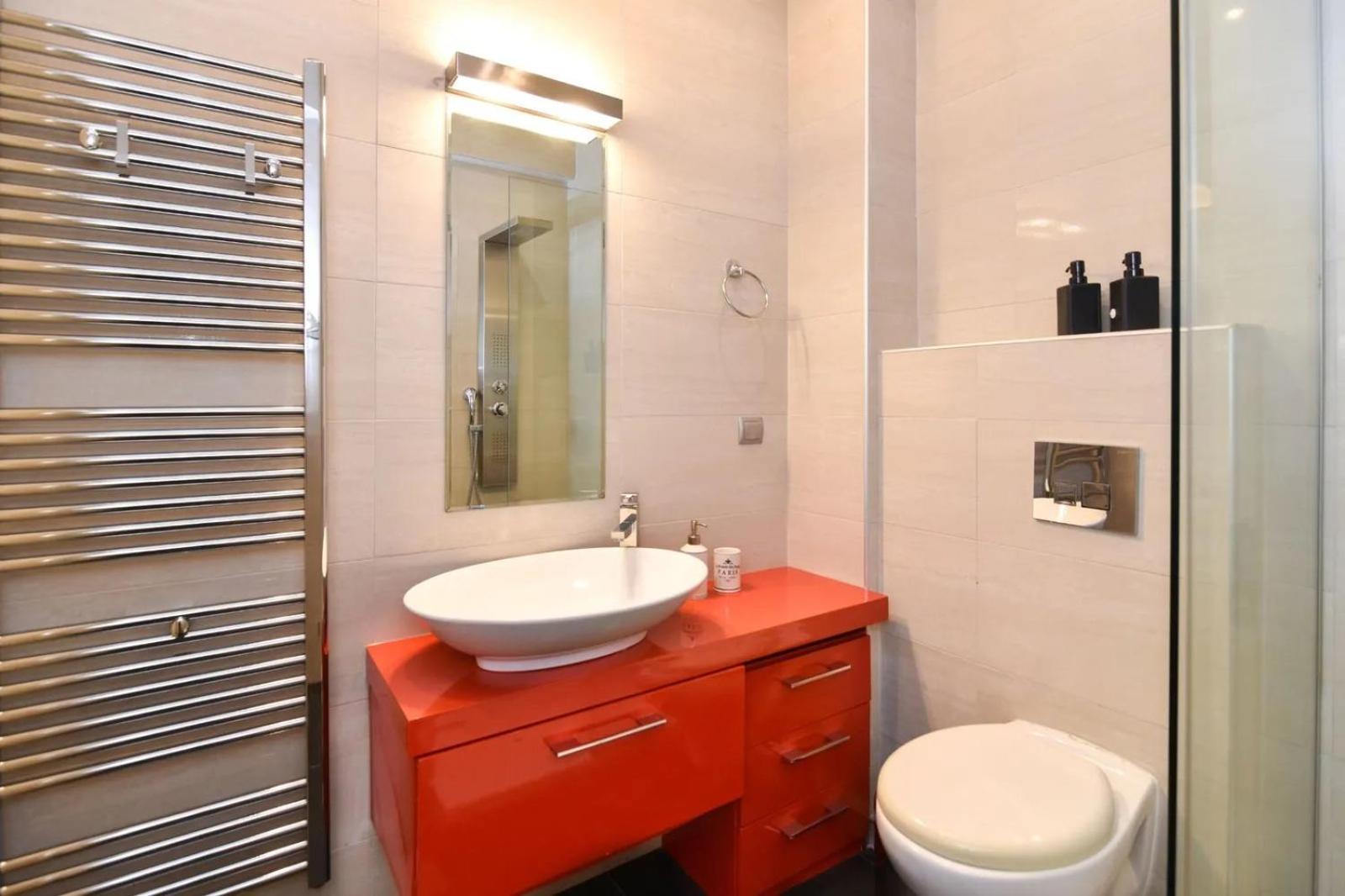 One-Bedroom Apartment - Photo 14