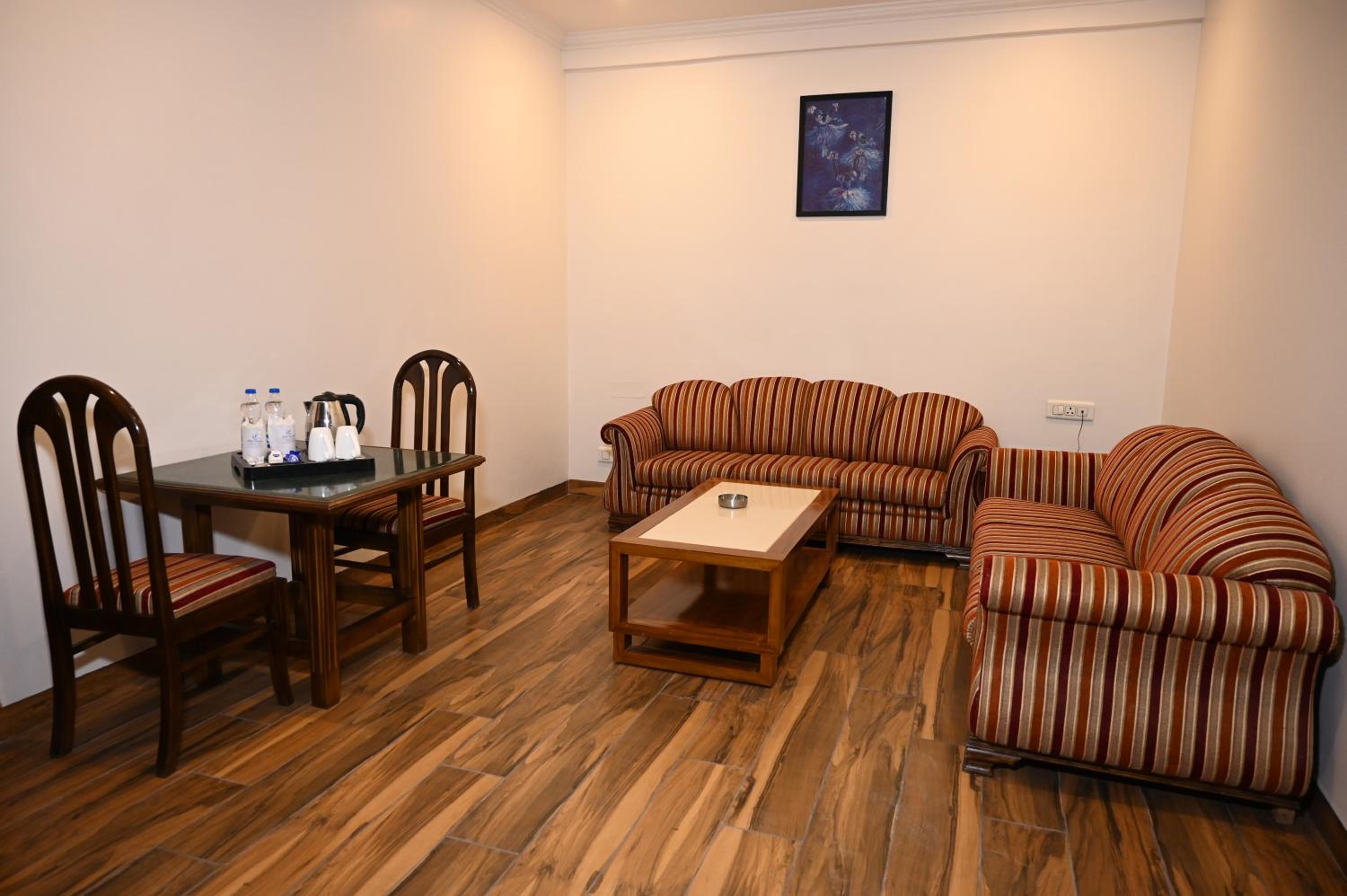 Suite - Photo 10