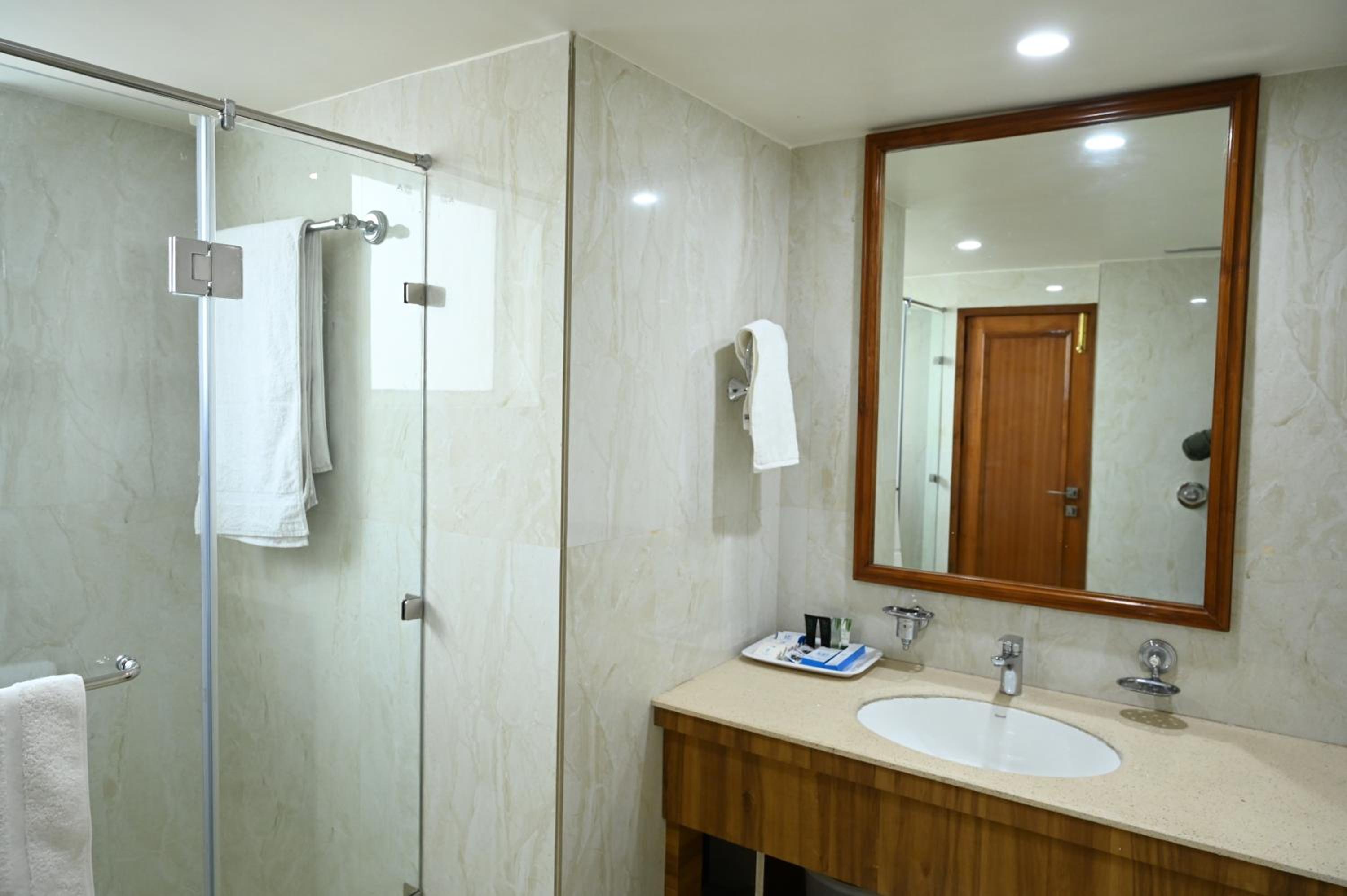 Suite - Photo 7