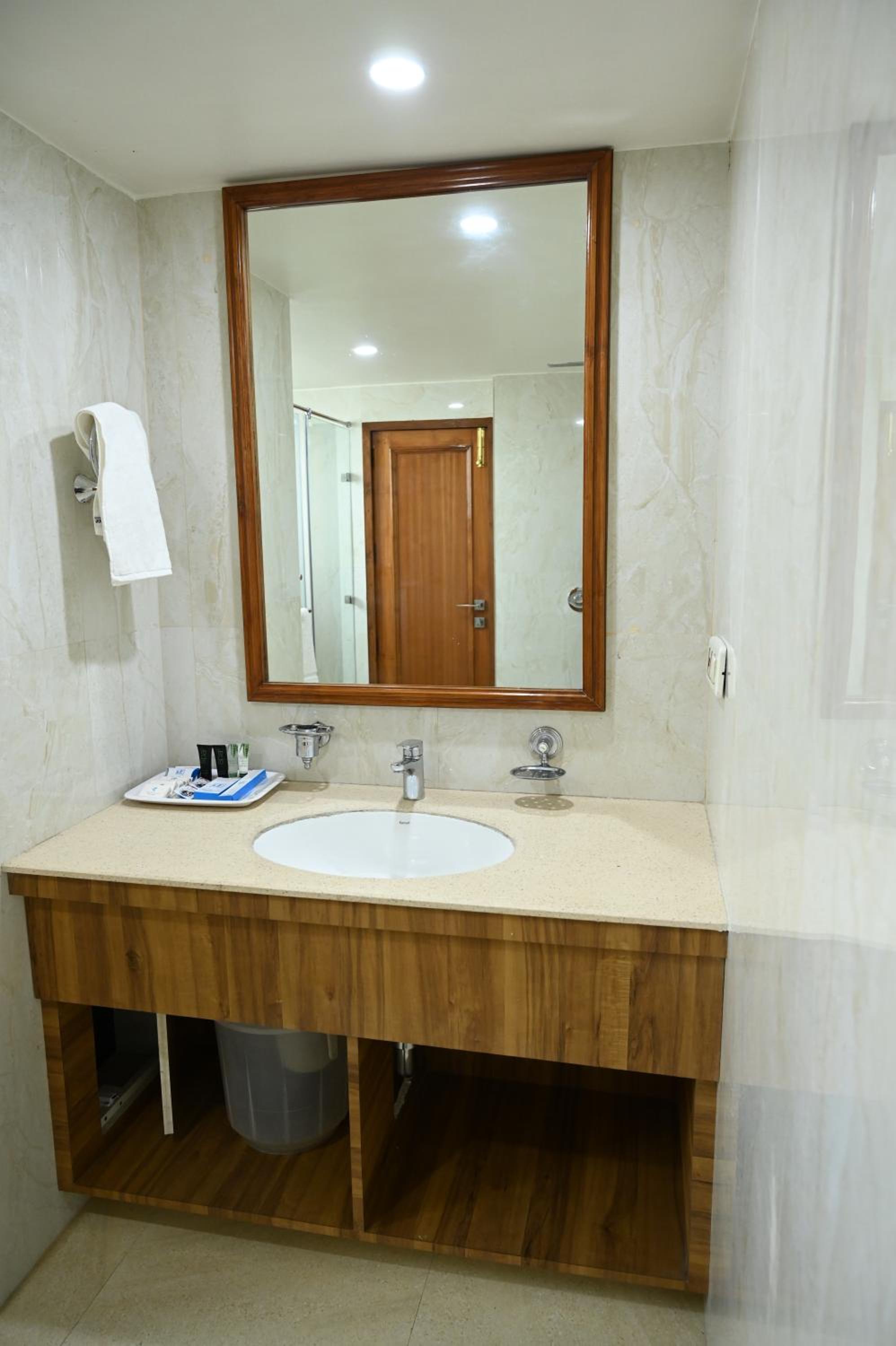 Suite - Photo 3