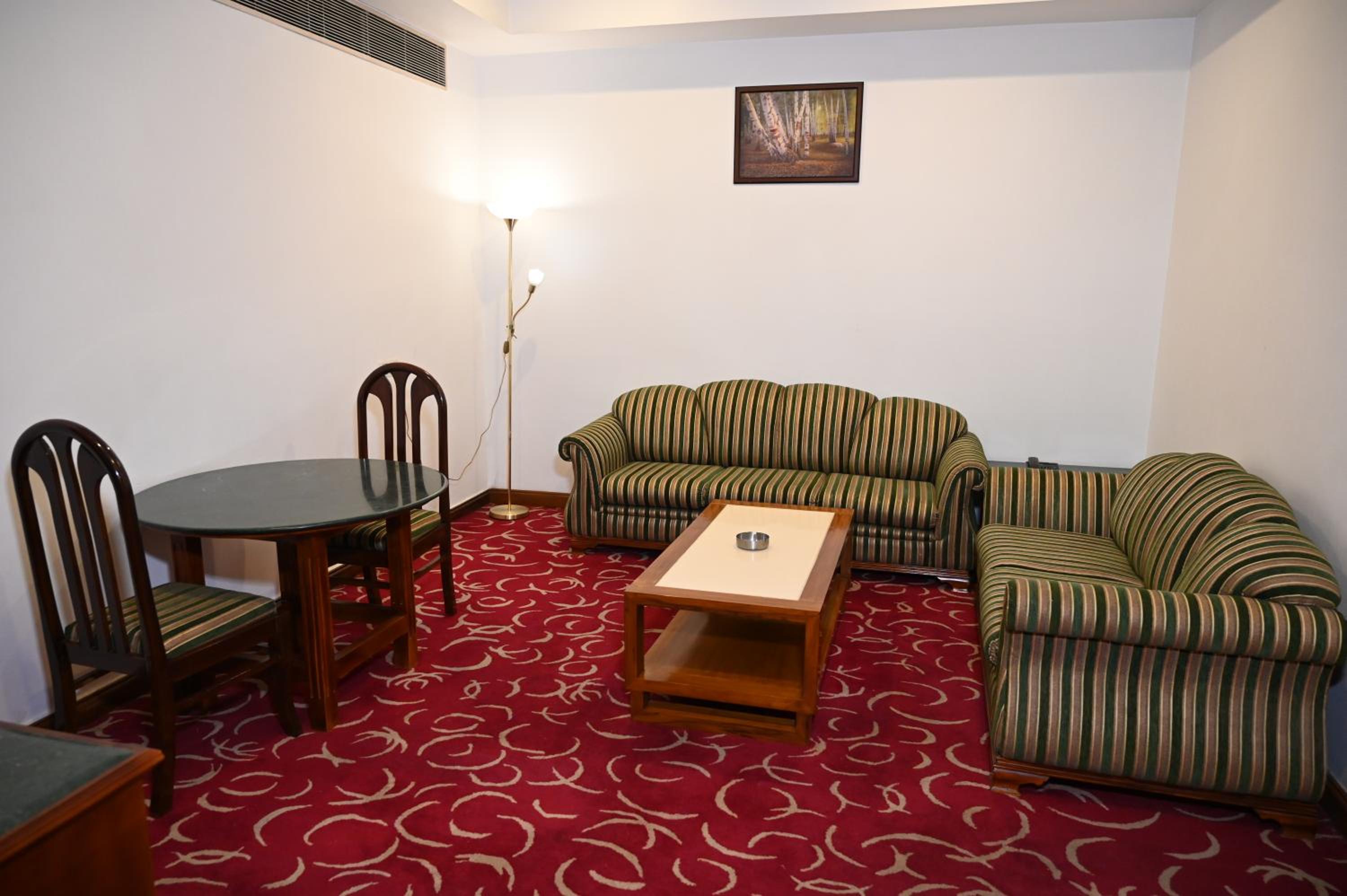 Suite - Photo 4