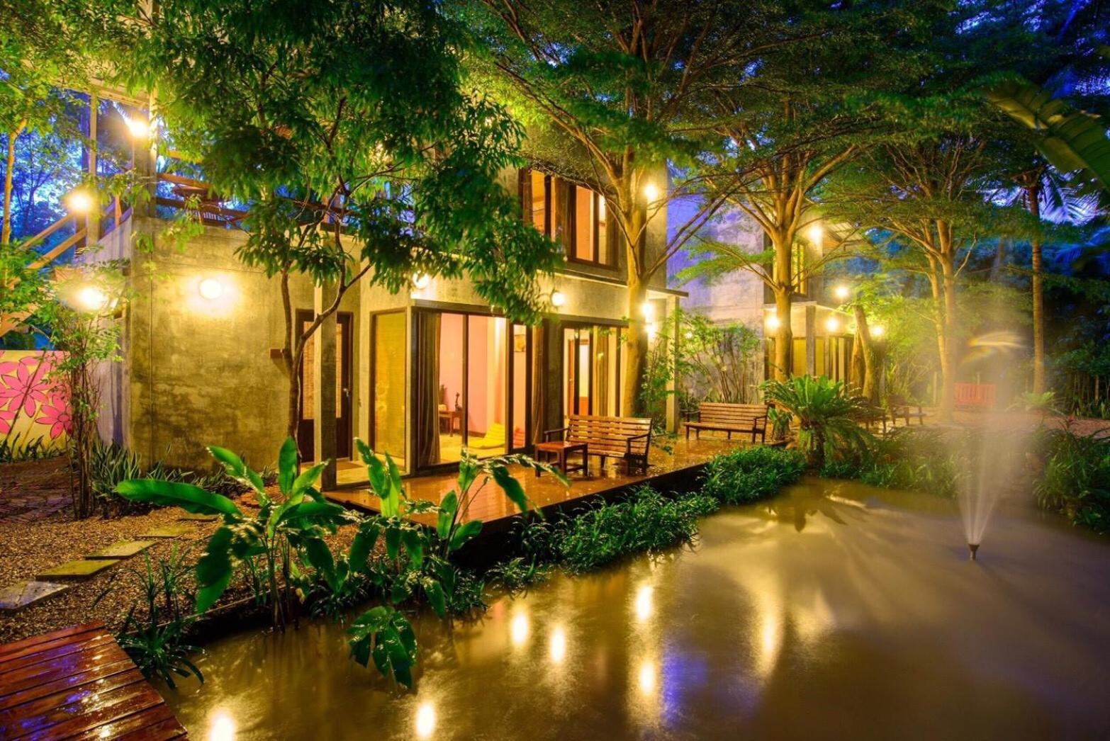 Double Room with Pool View - Photo 6