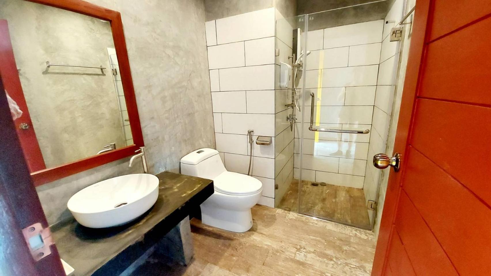 Double or Twin Room with Canal View - Photo 5
