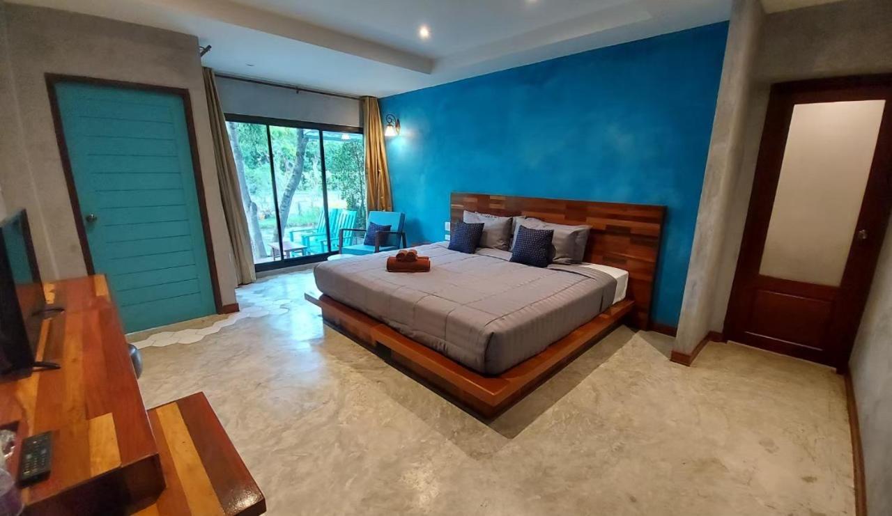Double or Twin Room with Canal View - Photo 6