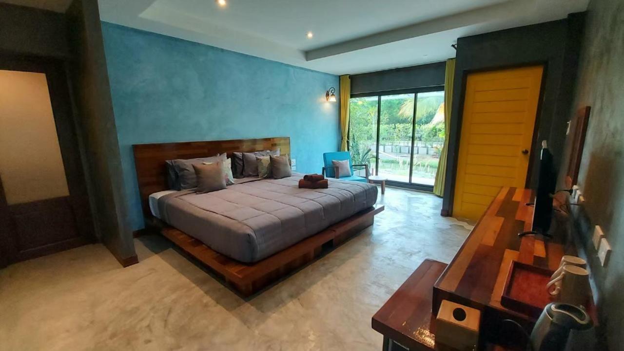 Double or Twin Room with Canal View - Photo 8