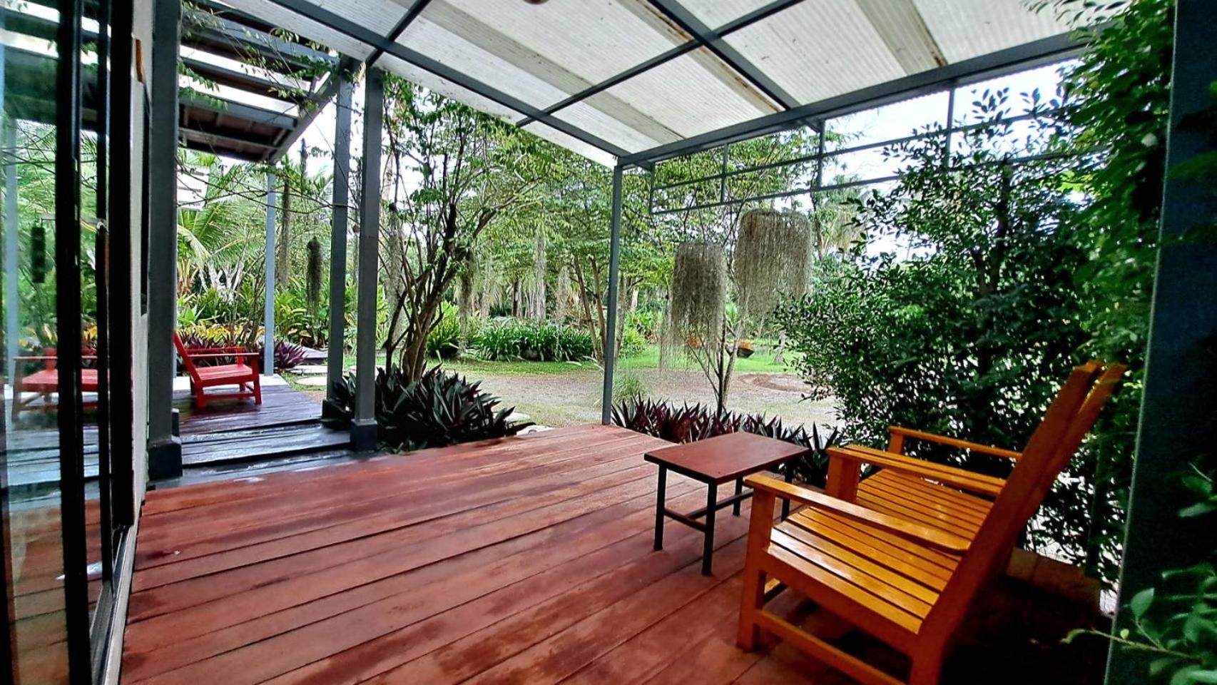 King Room with Balcony - Photo 6