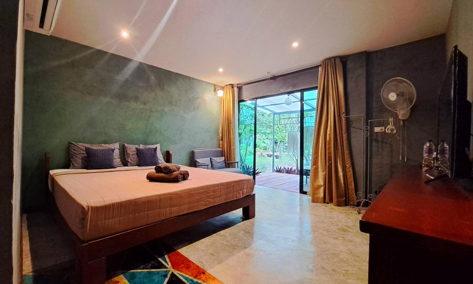 King Room with Balcony - Photo 1
