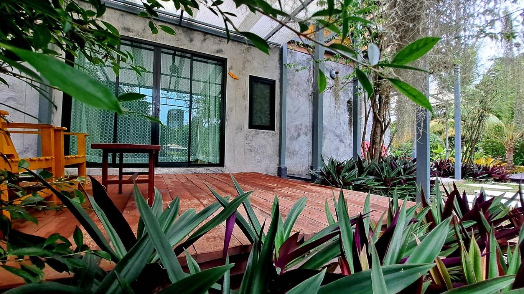 King Room with Balcony - Photo 7