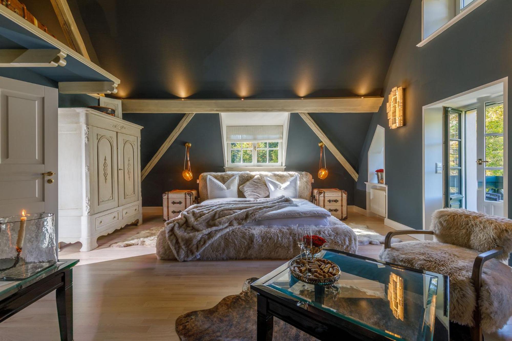 2 Bedroom Suite with Balcony and Fireplace