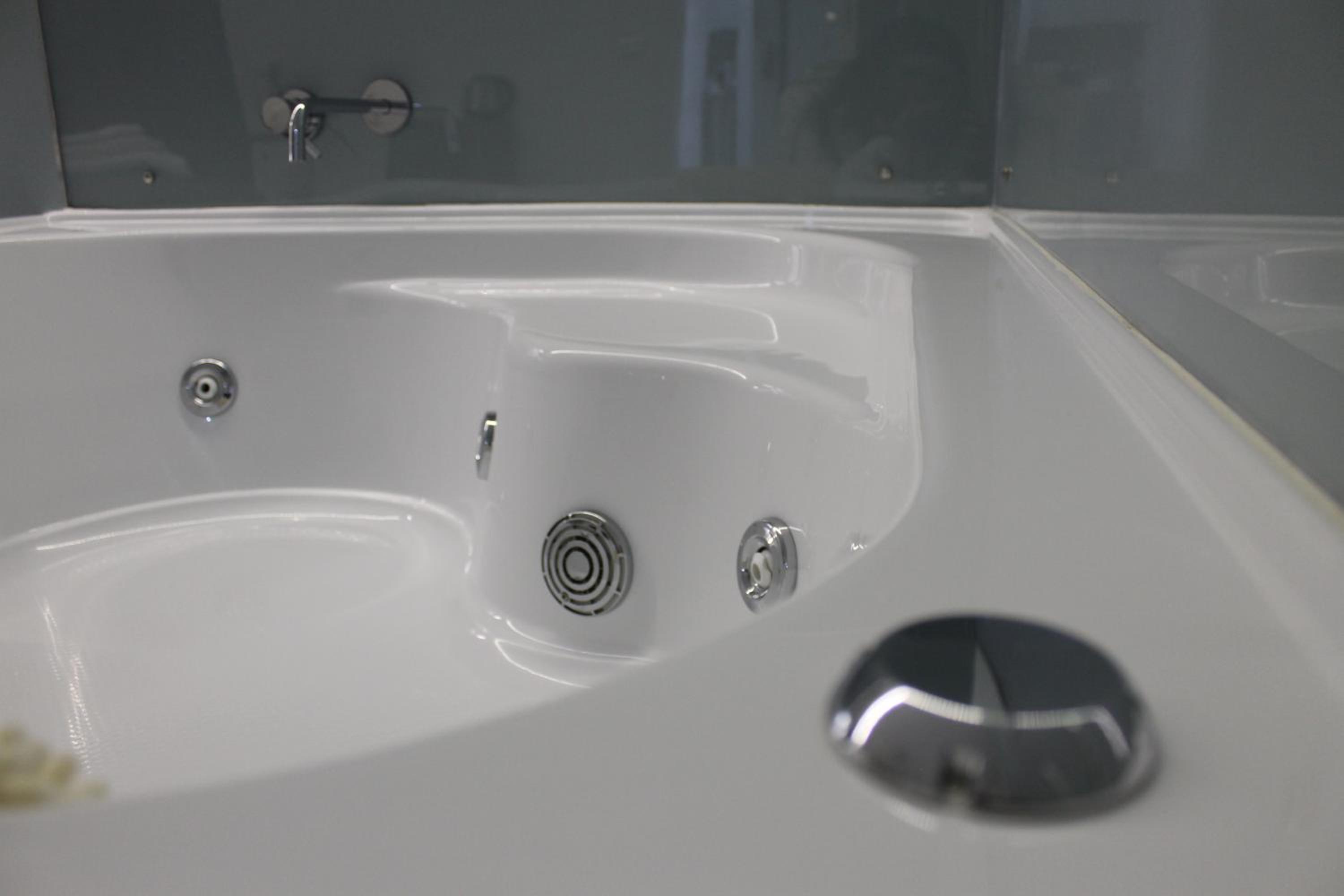 Double Room with Spa Bath - Photo 4