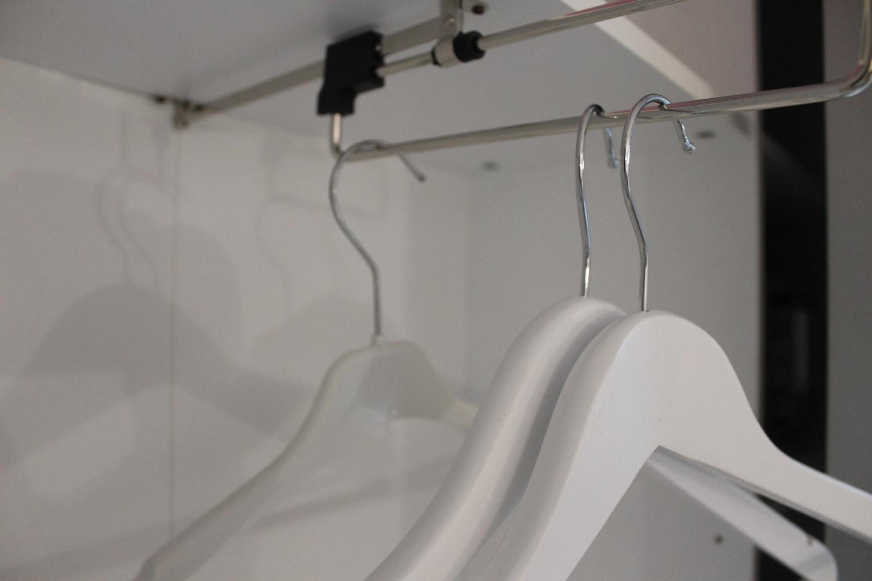 Double Room with Private Bathroom - Photo 8