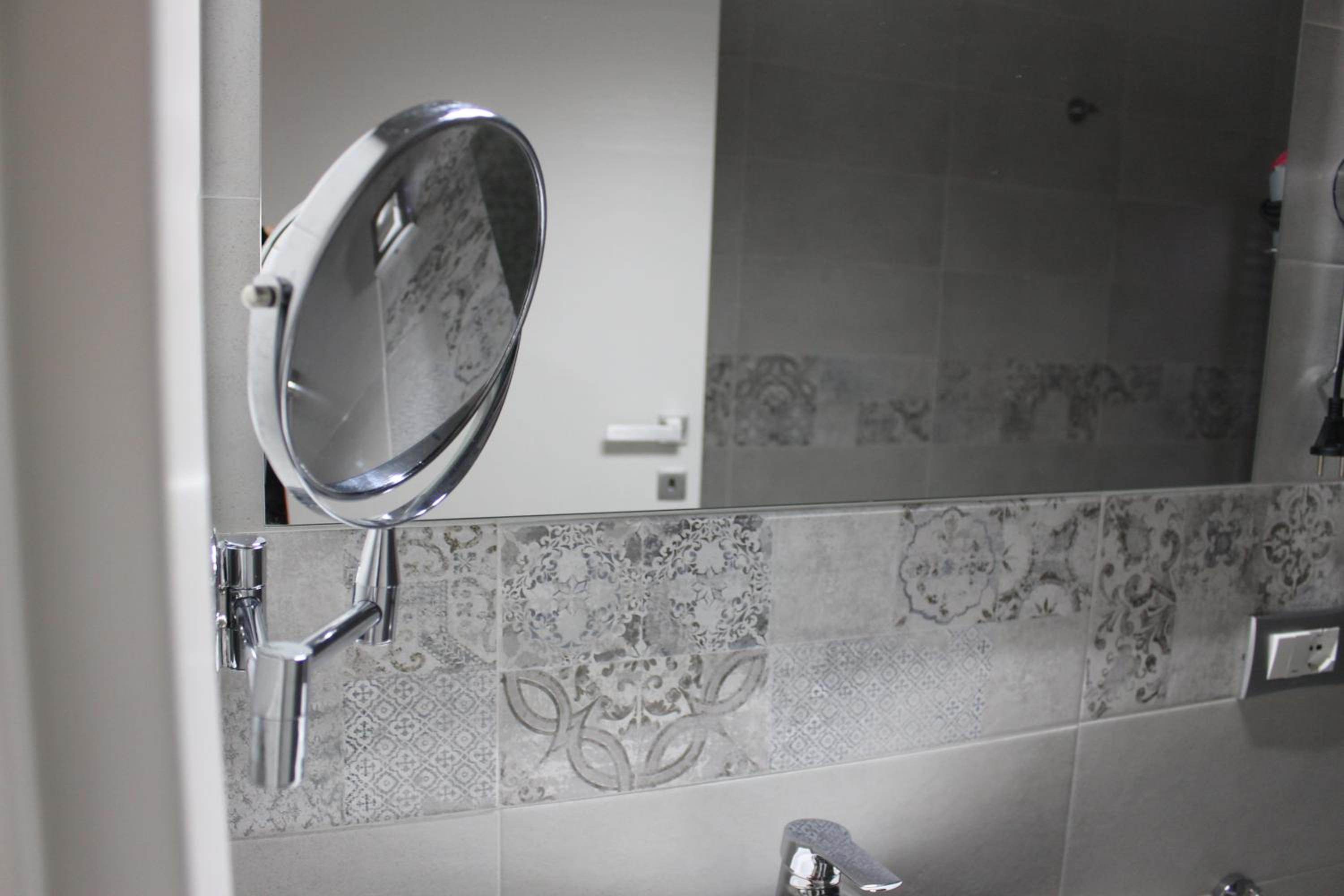 Double Room with Private Bathroom - Photo 11