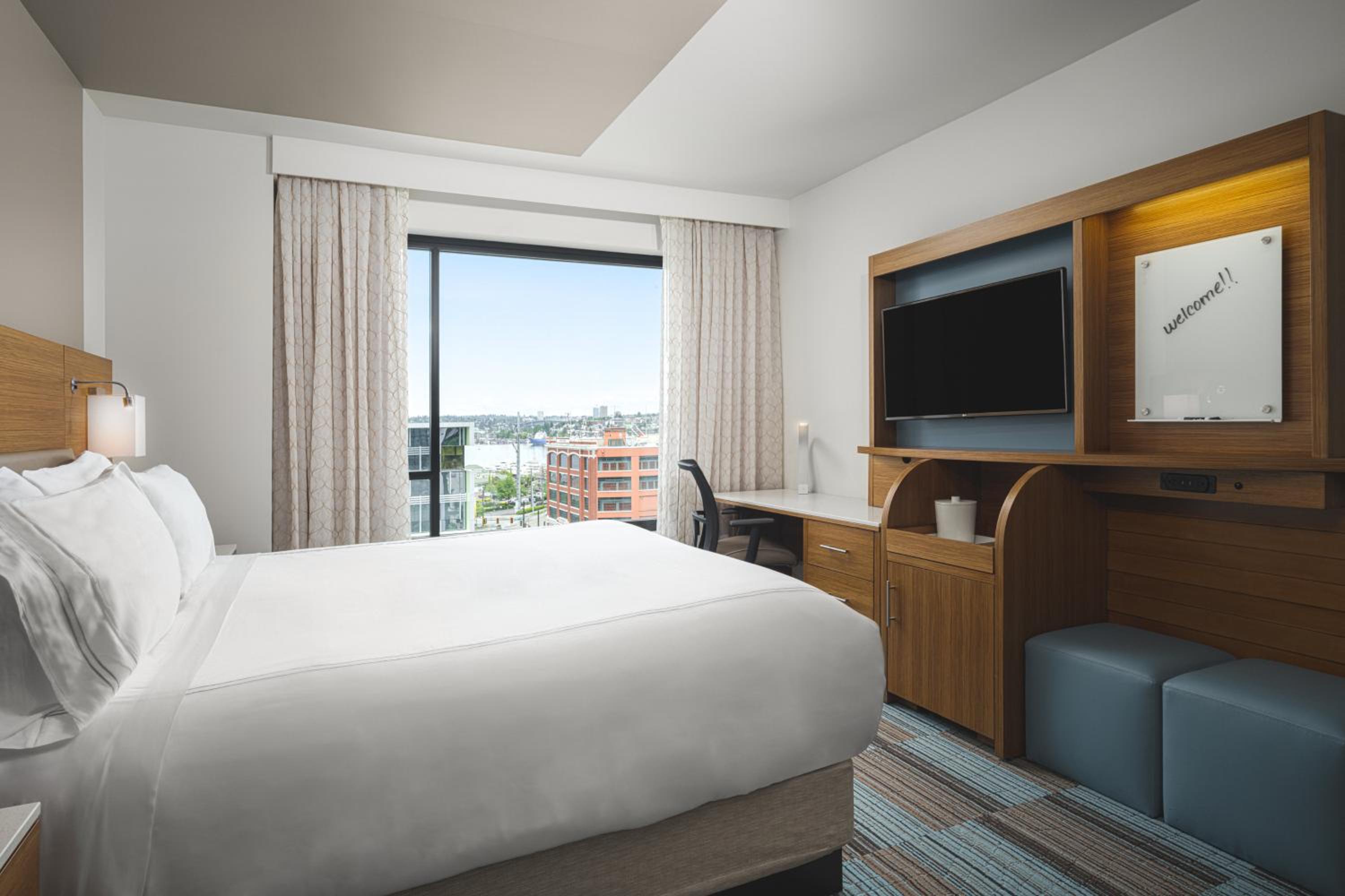 Standard King Room with City View photo 3