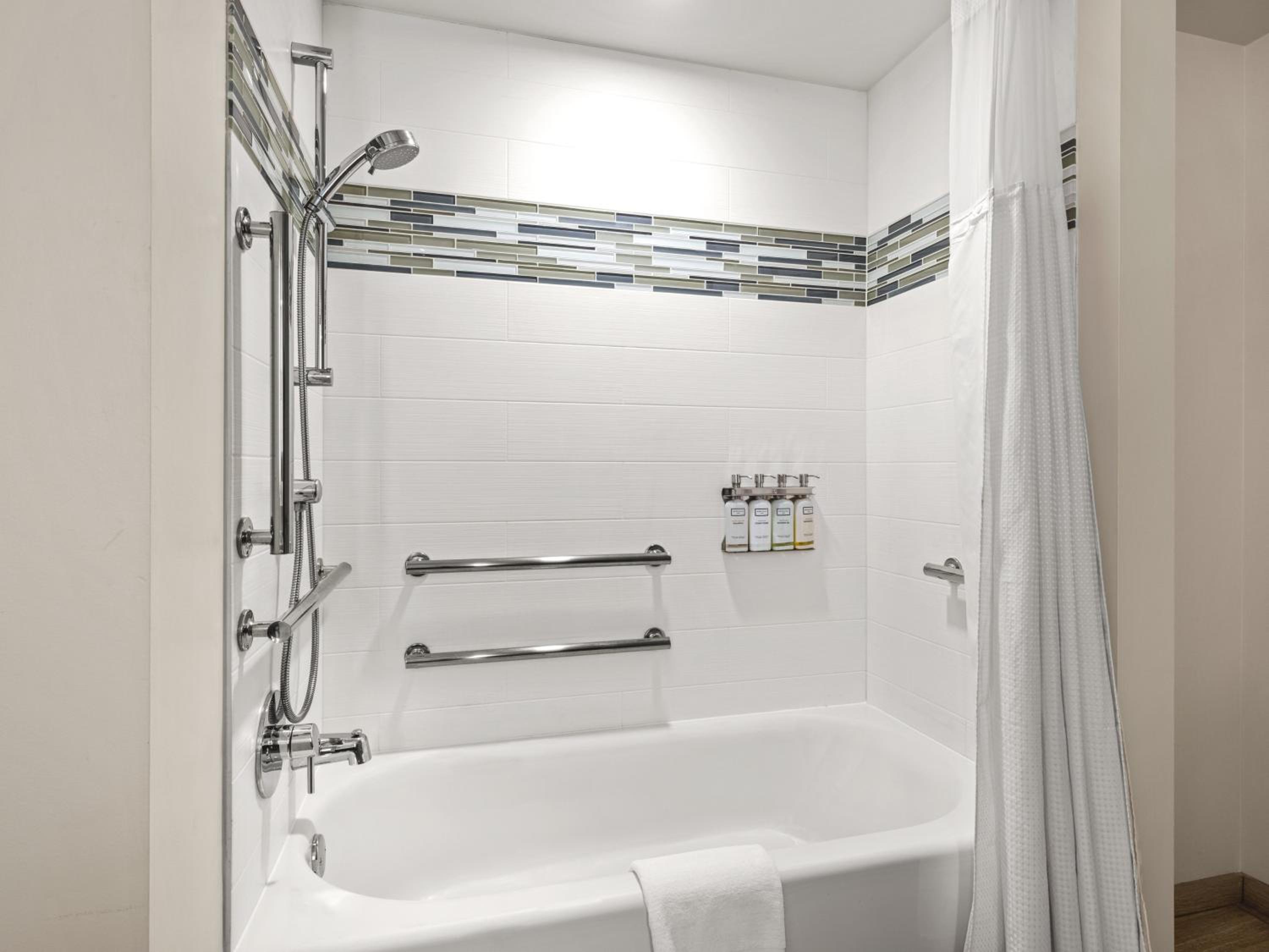 Standard King Room with Accessible Tub - Mobility Access photo 2