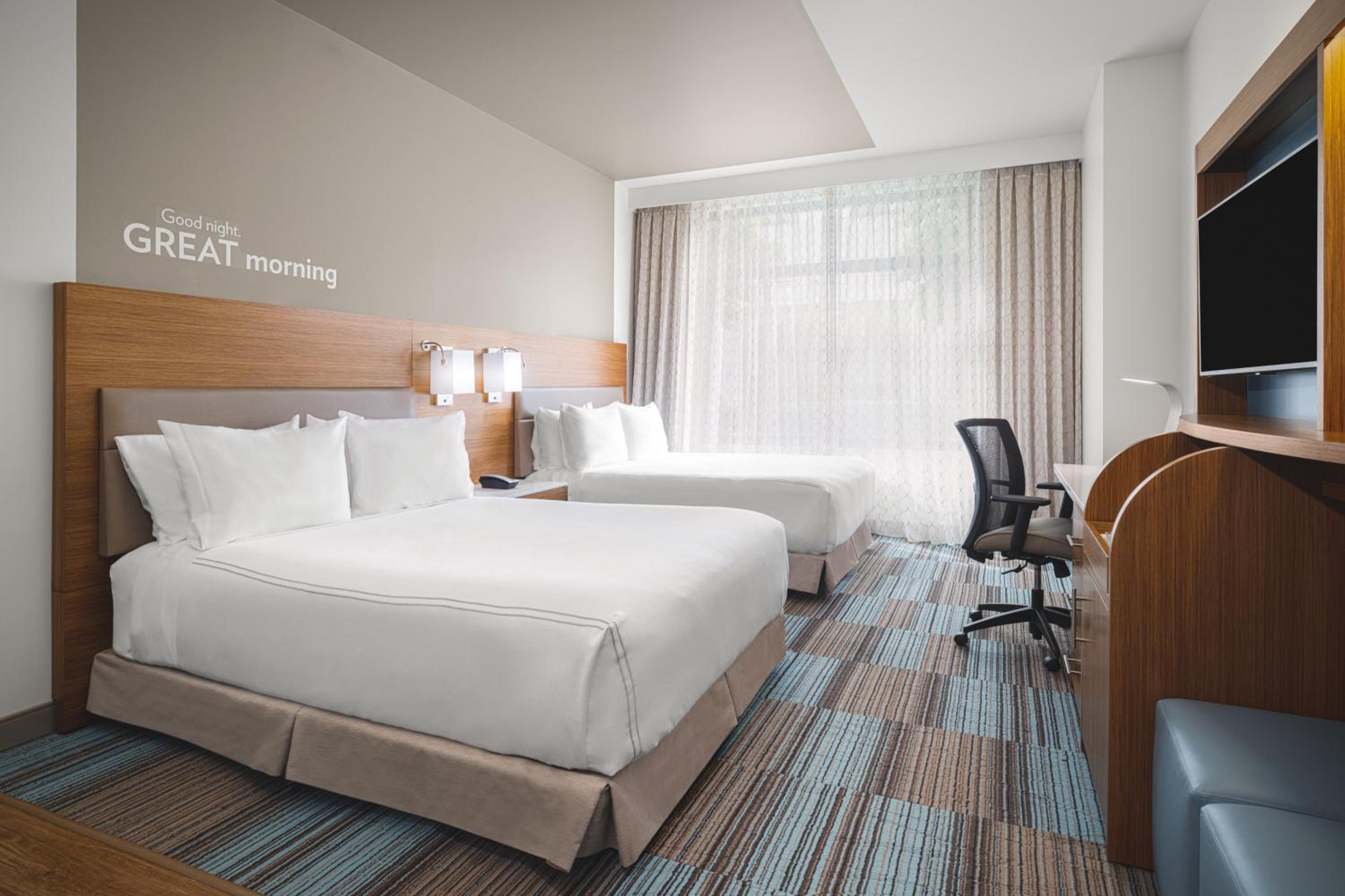Standard Queen Room with Two Queen Beds photo 1
