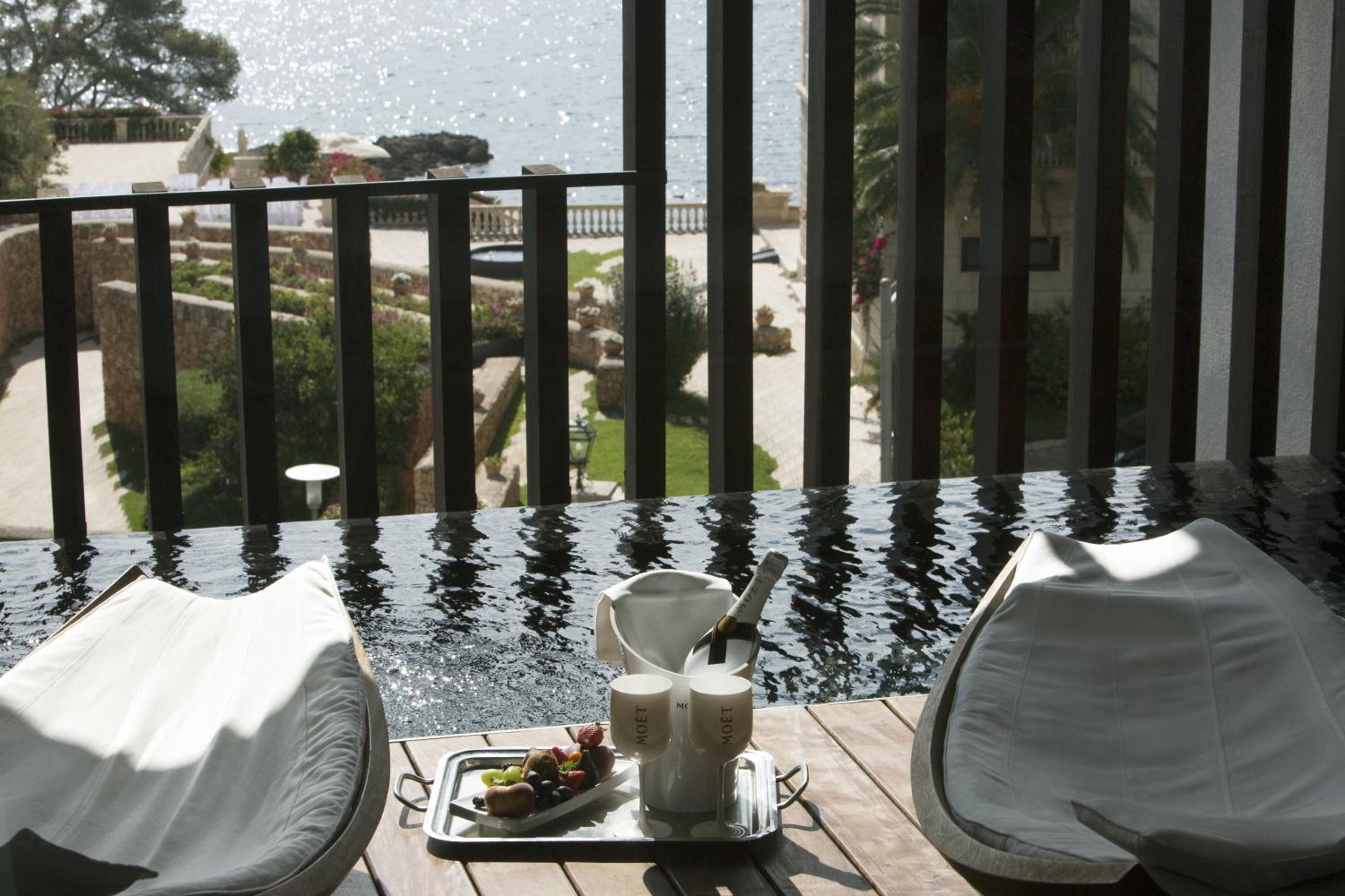 Deluxe Double Room with terrace and pool