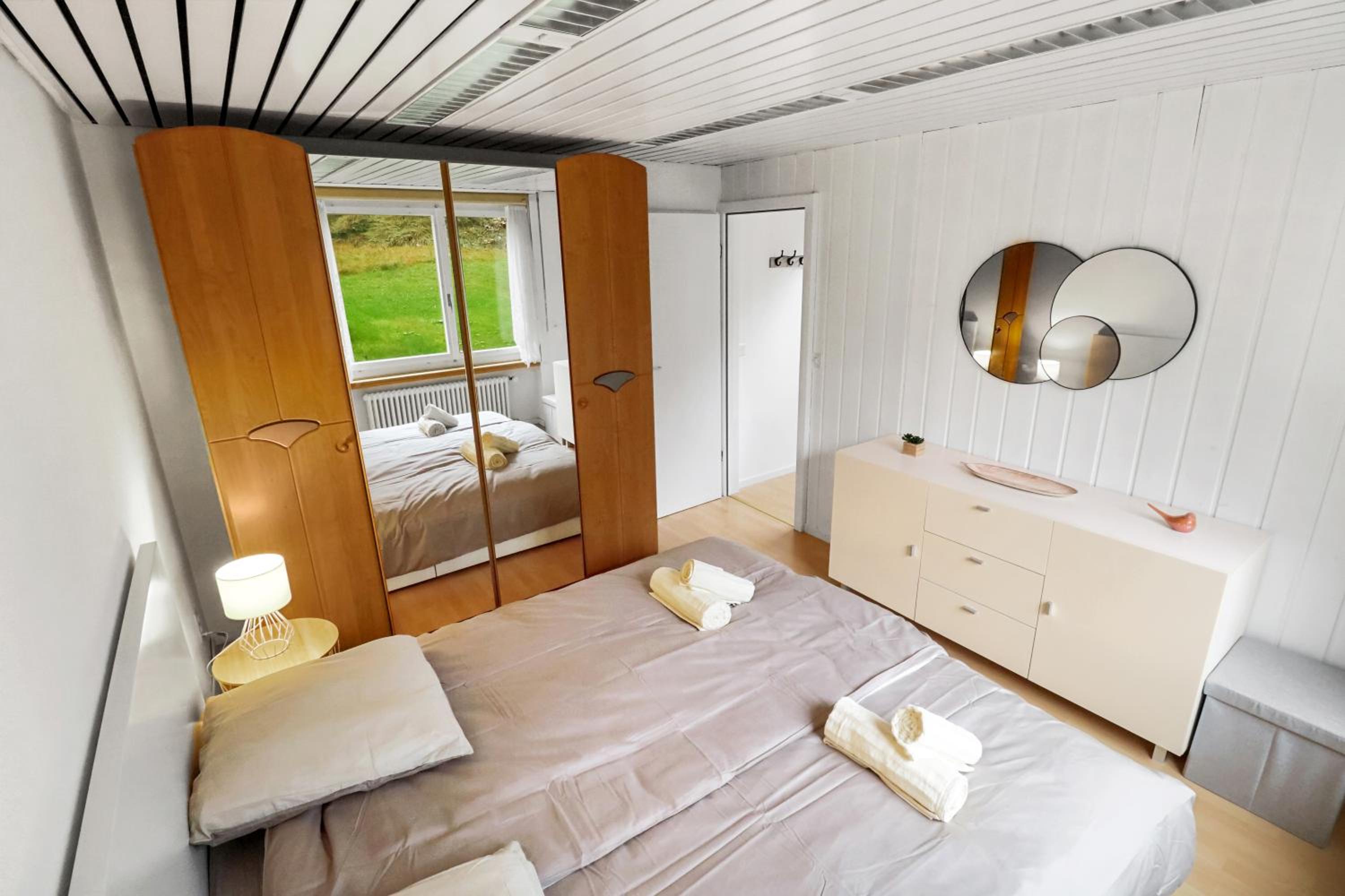 One-Bedroom Apartment - Photo 2