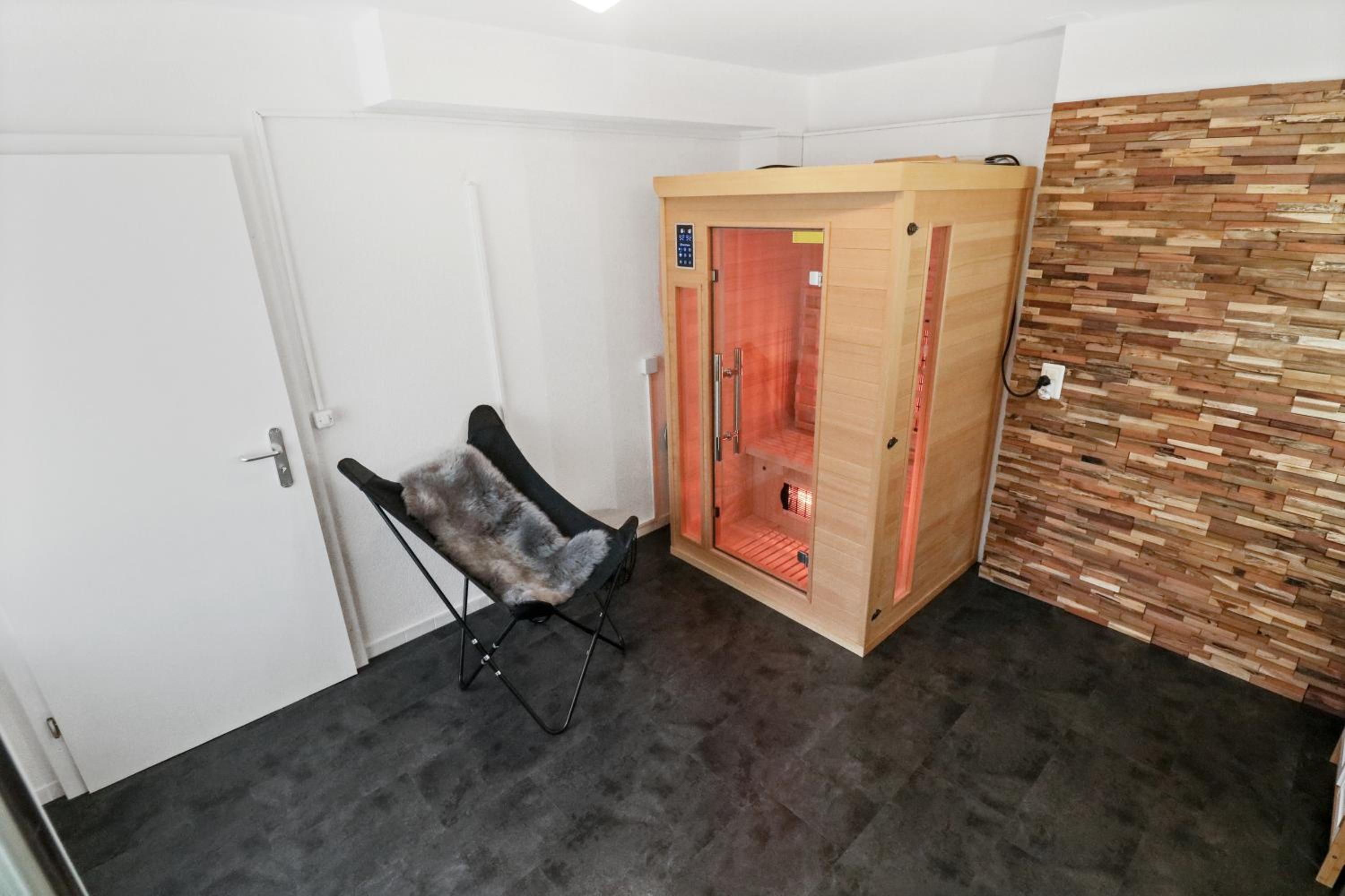 One-Bedroom Apartment - Photo 3
