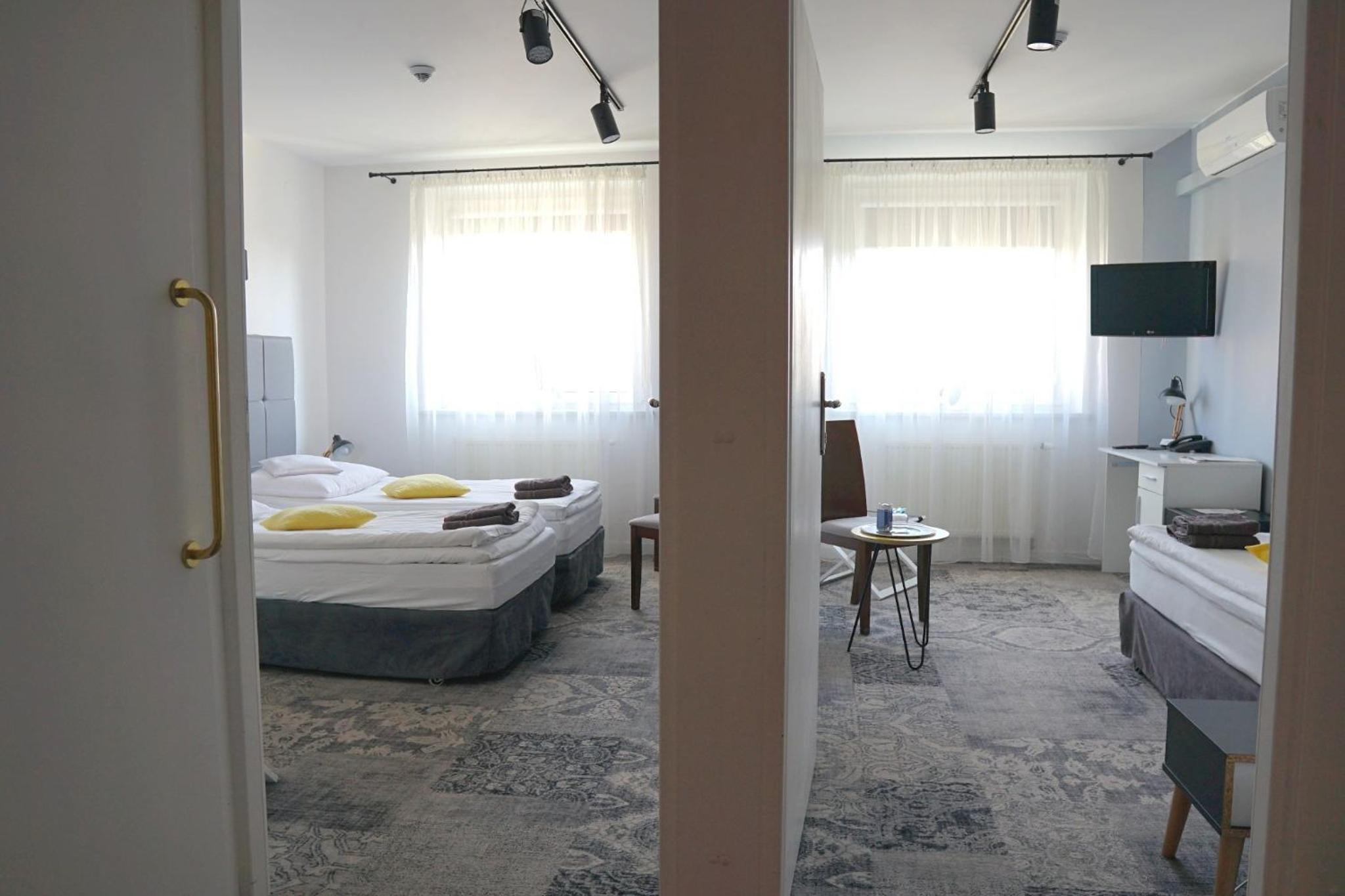 Triple Room - Disability Access - Photo 3