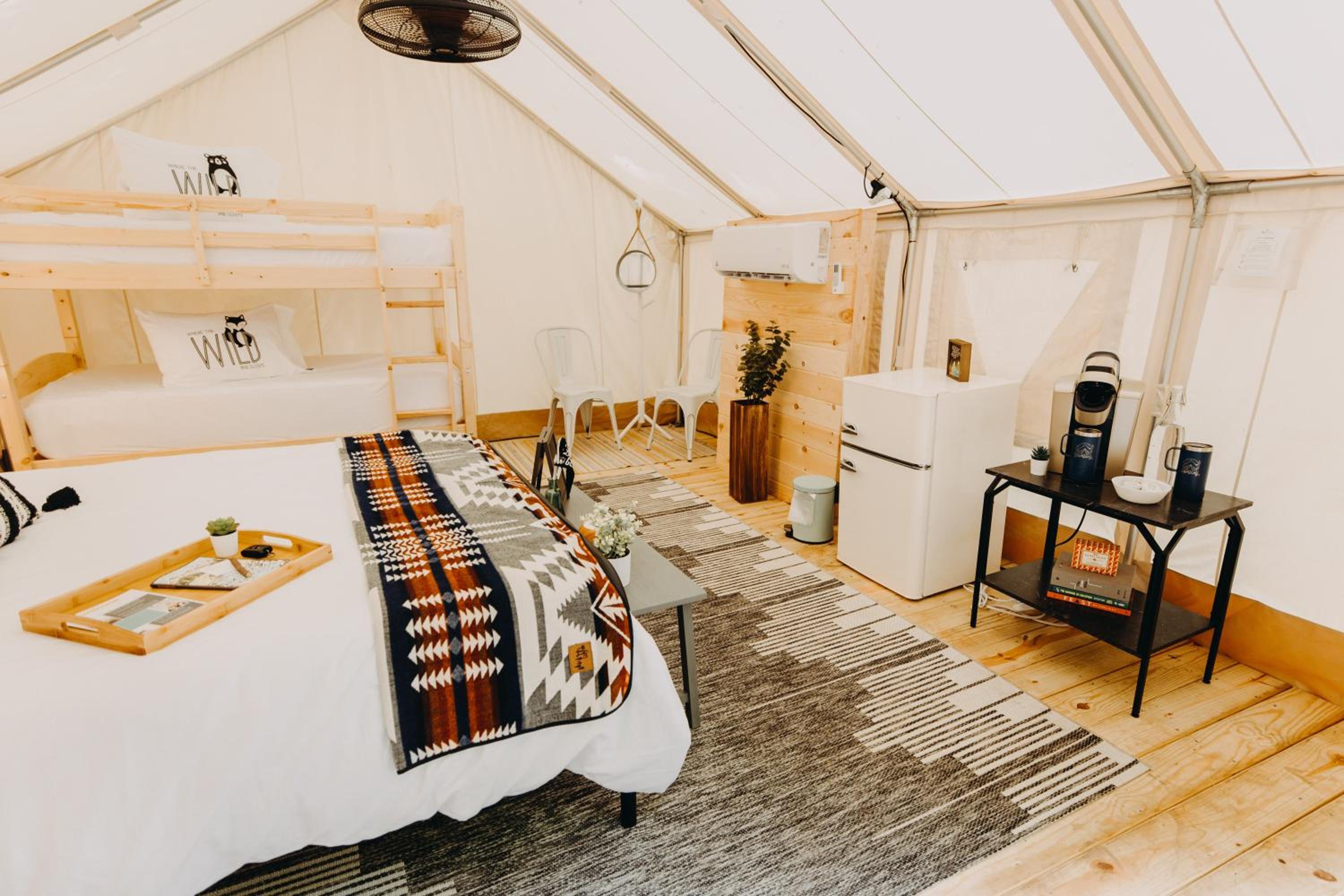 Tent 16 photo 3