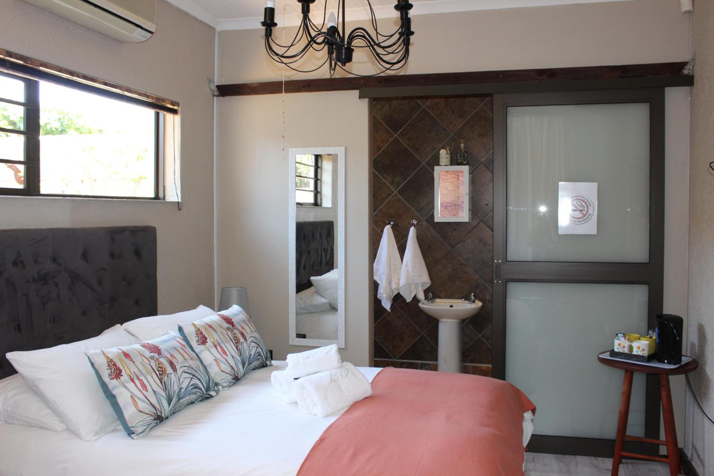 Budget Double Room photo 2