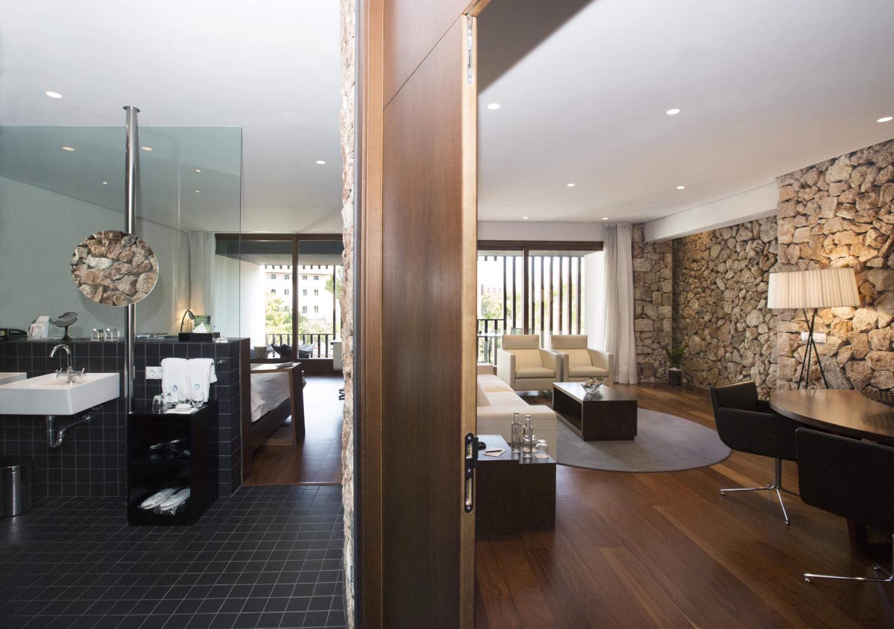 Suite with Terrace thumbnail 5