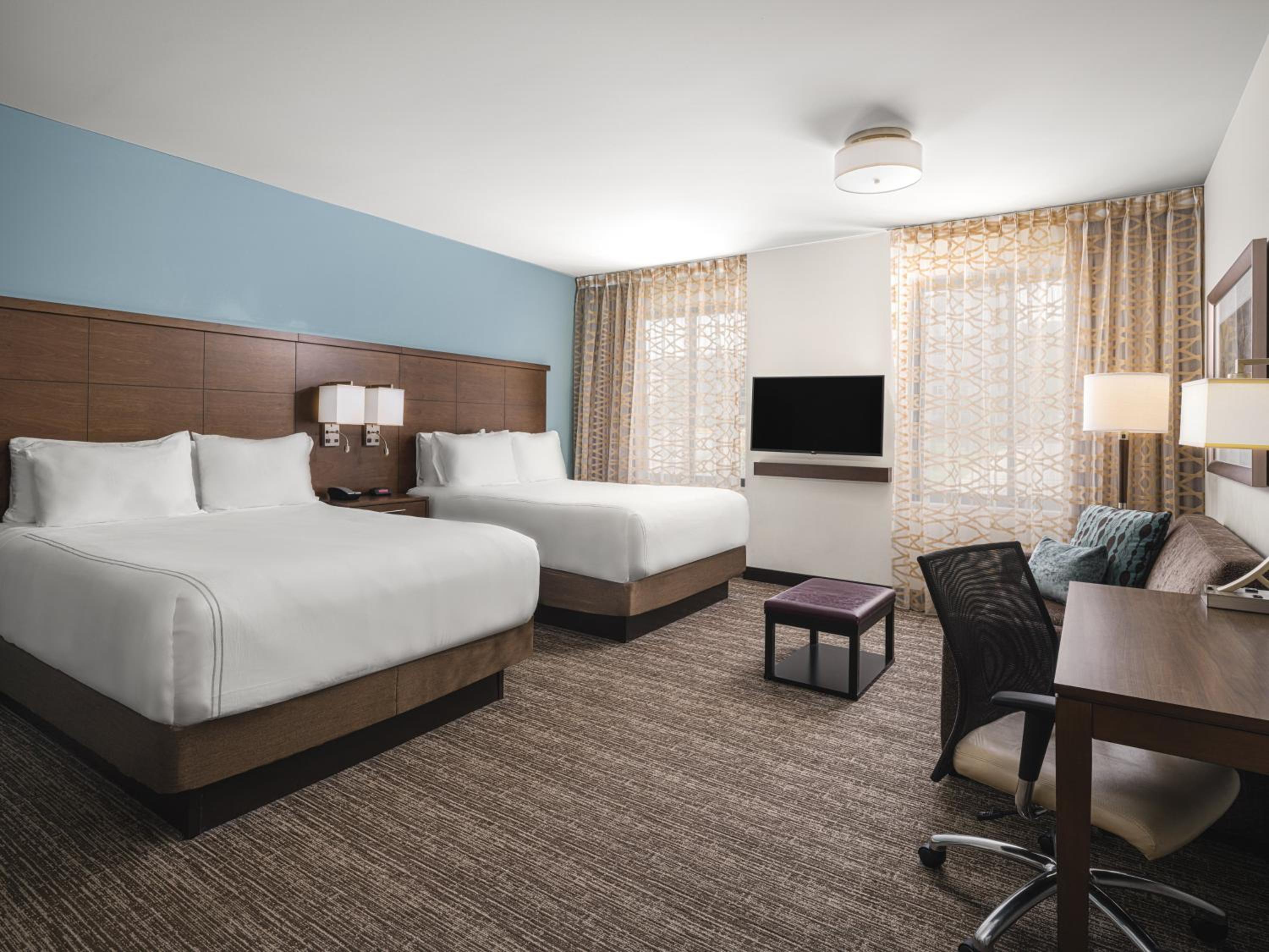 Deluxe Studio Suite with 2 Queen Beds - Nonsmoking photo 3