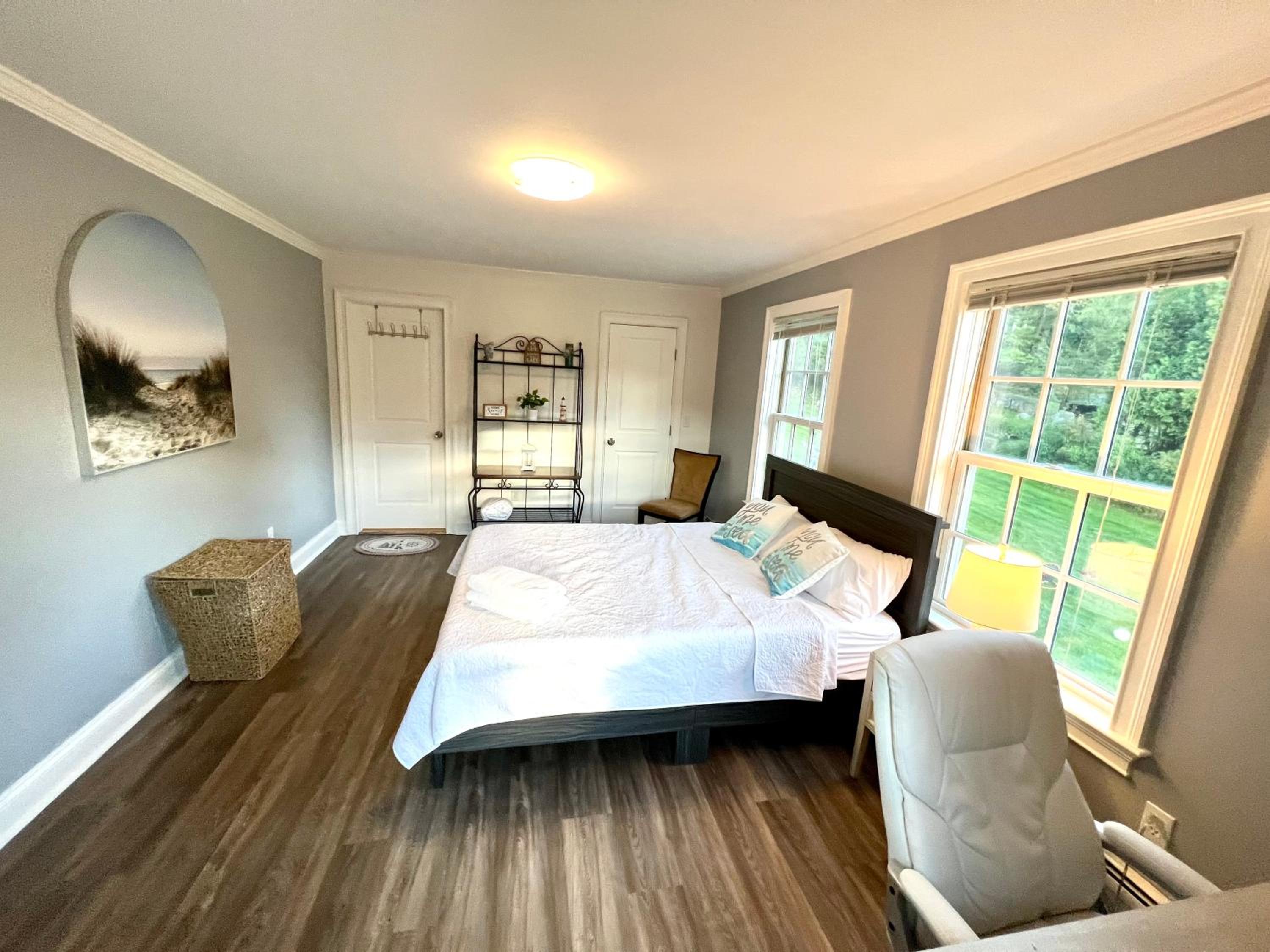 Three-Bedroom House photo 2