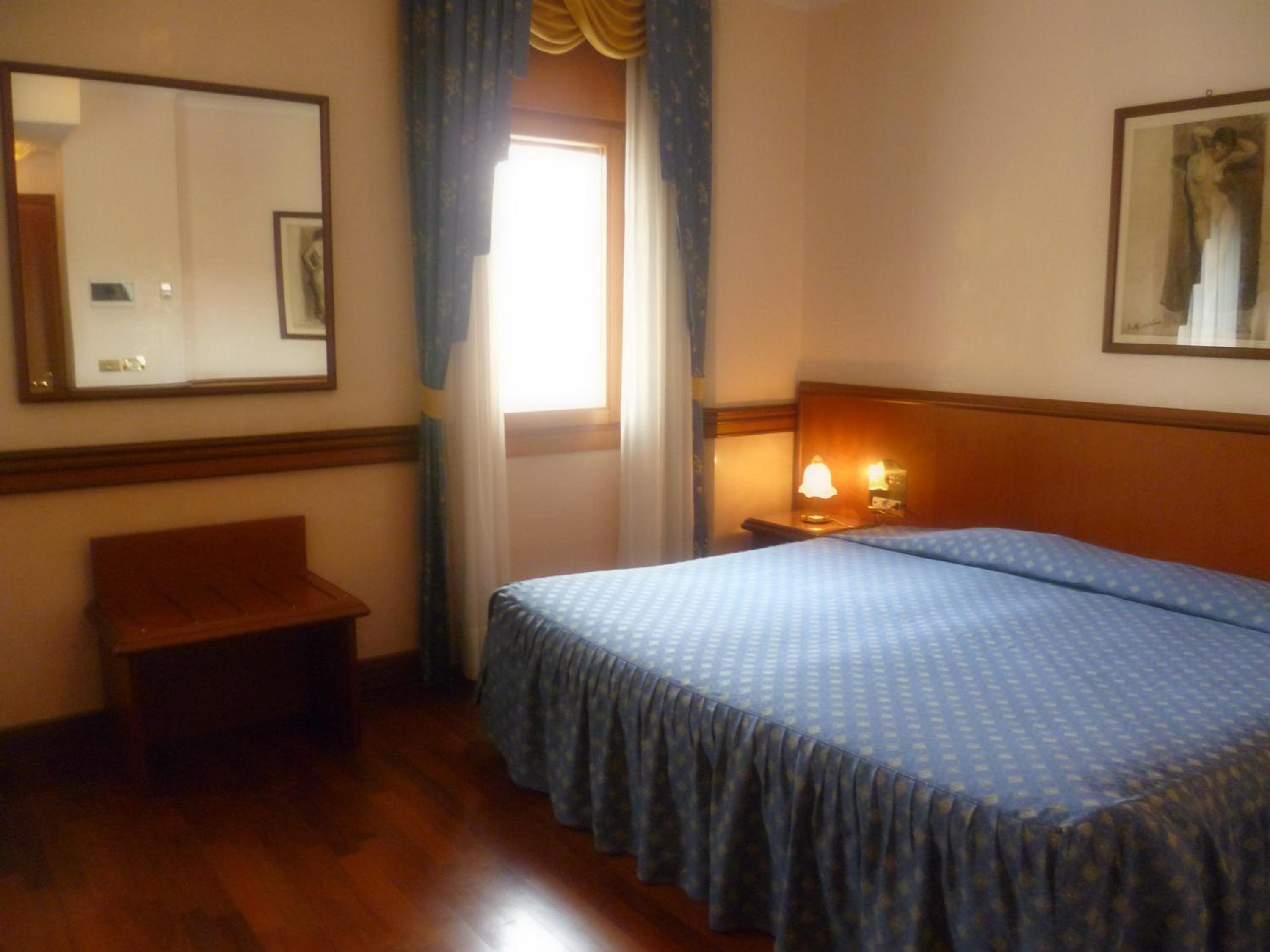 Double Room - Photo 6