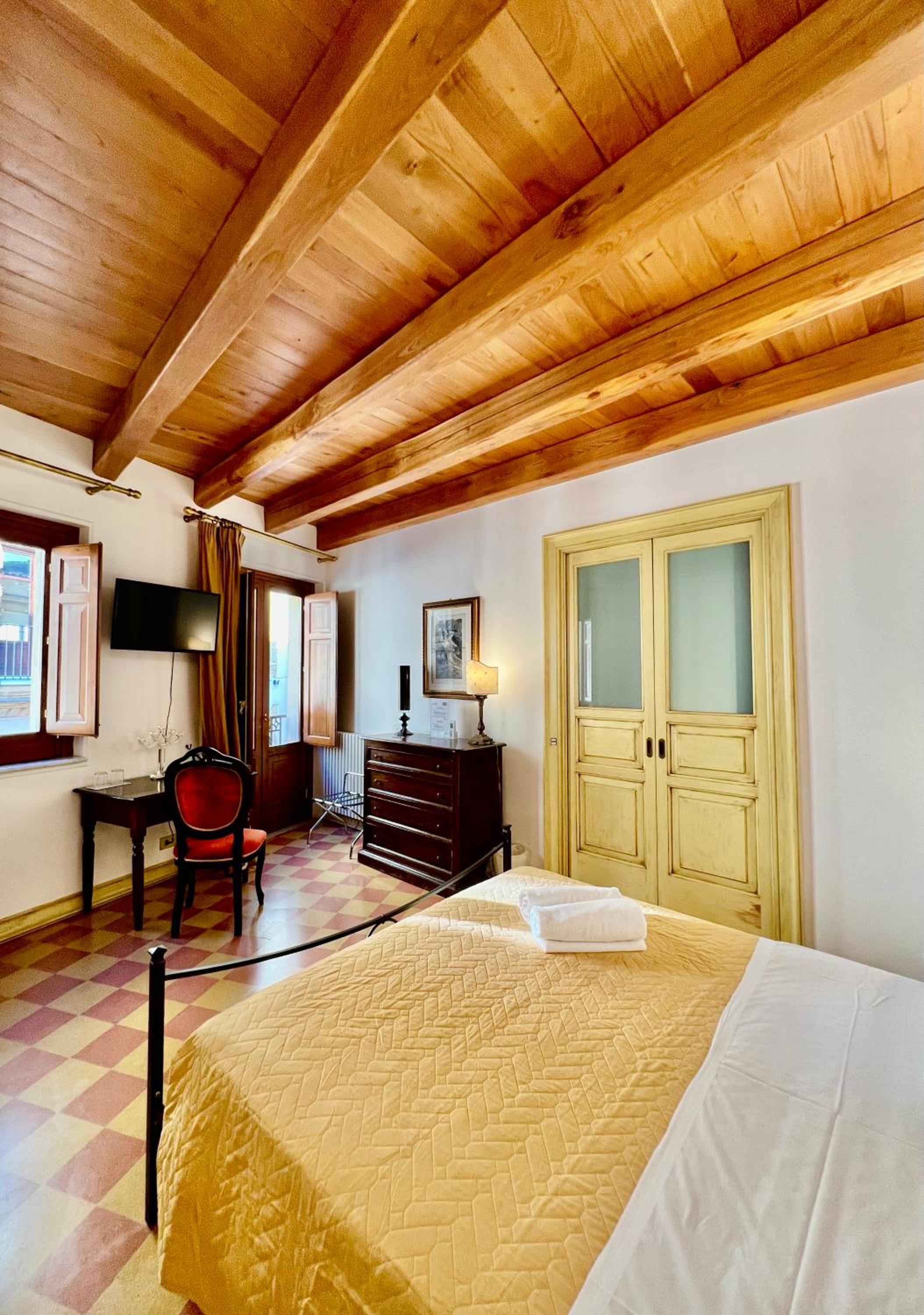 Superior Double Room - Photo 12