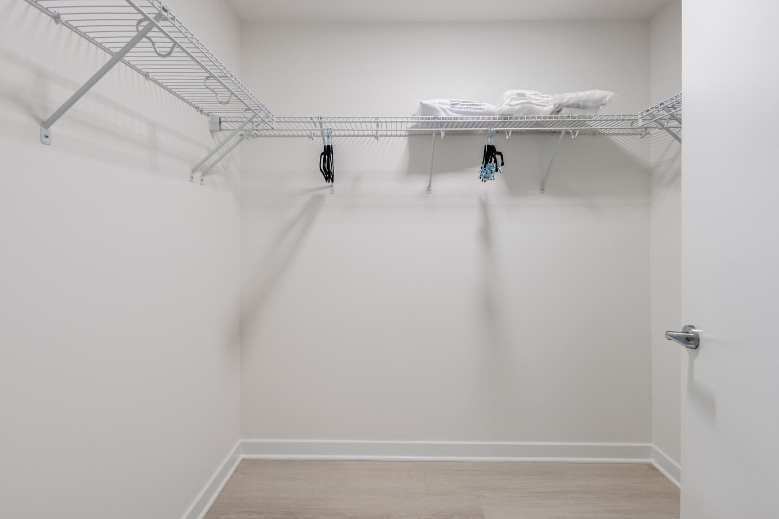 Deluxe Two Bedroom Apartment - Photo 12