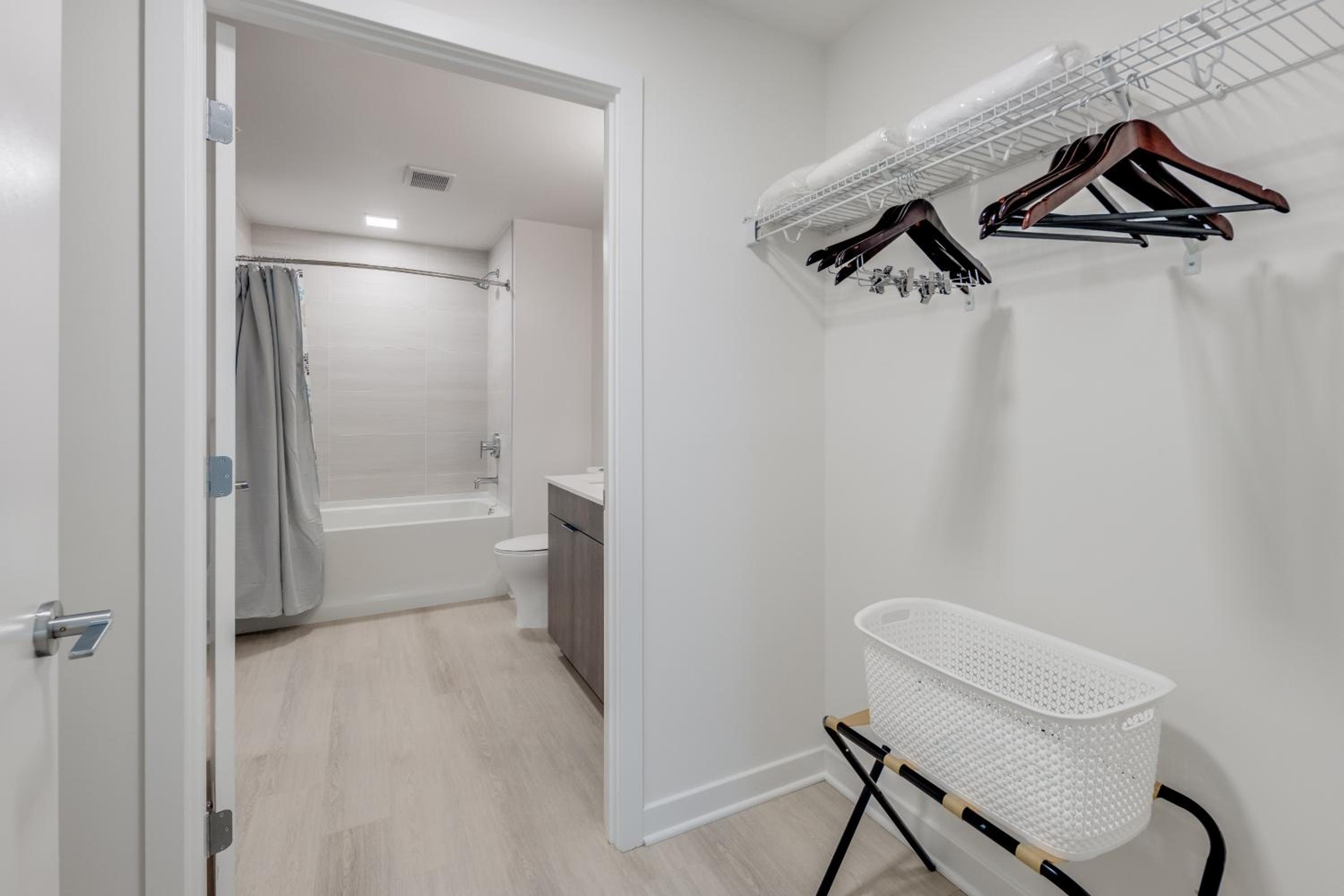 Deluxe Two Bedroom Apartment - Photo 17