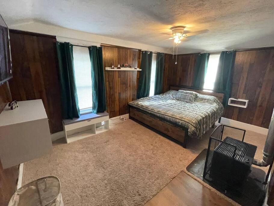 One-Bedroom Apartment photo 1