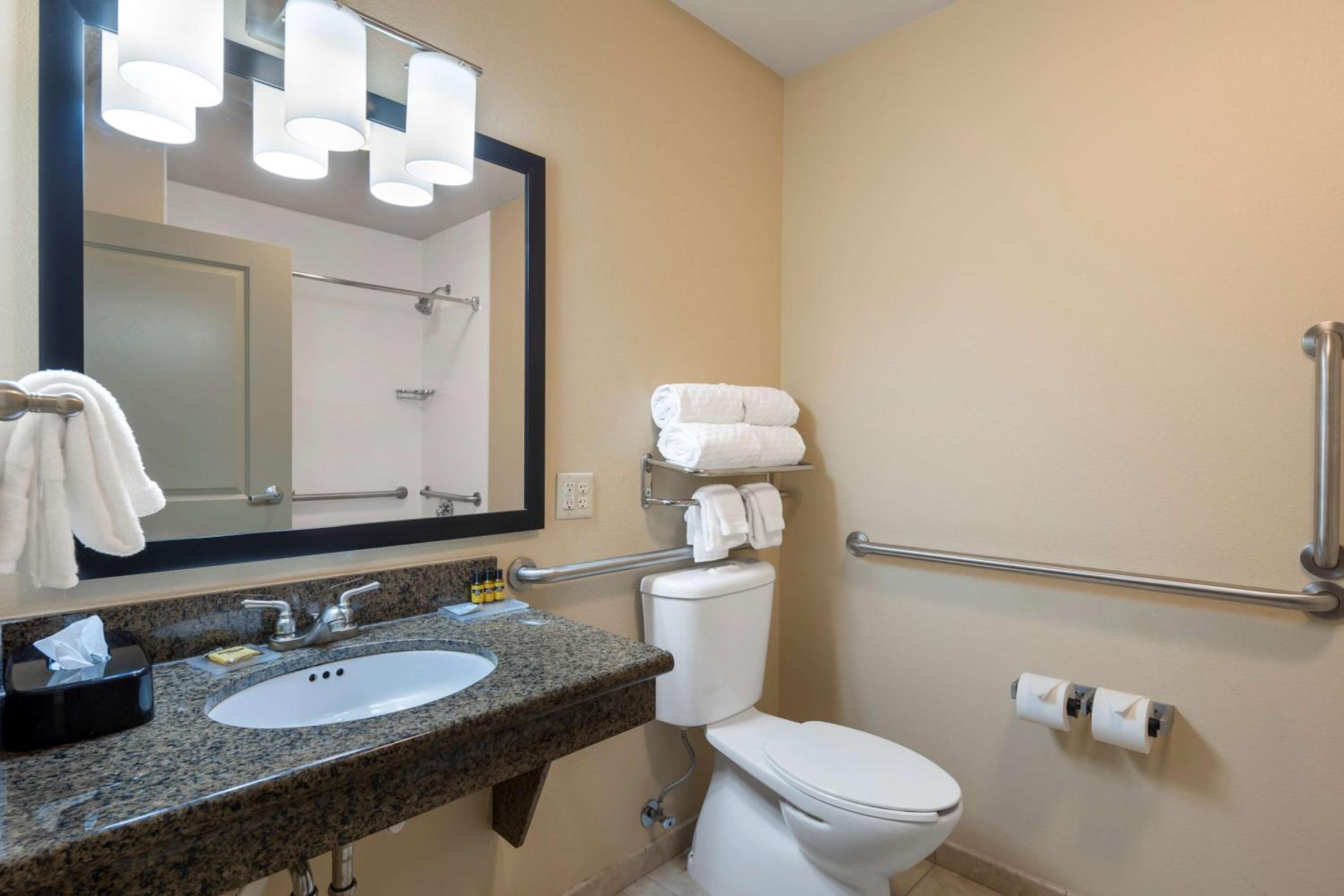 Queen Room with Two Queen Beds and Walk-In Shower - Mobility Accessible/Non-Smoking - Photo 9