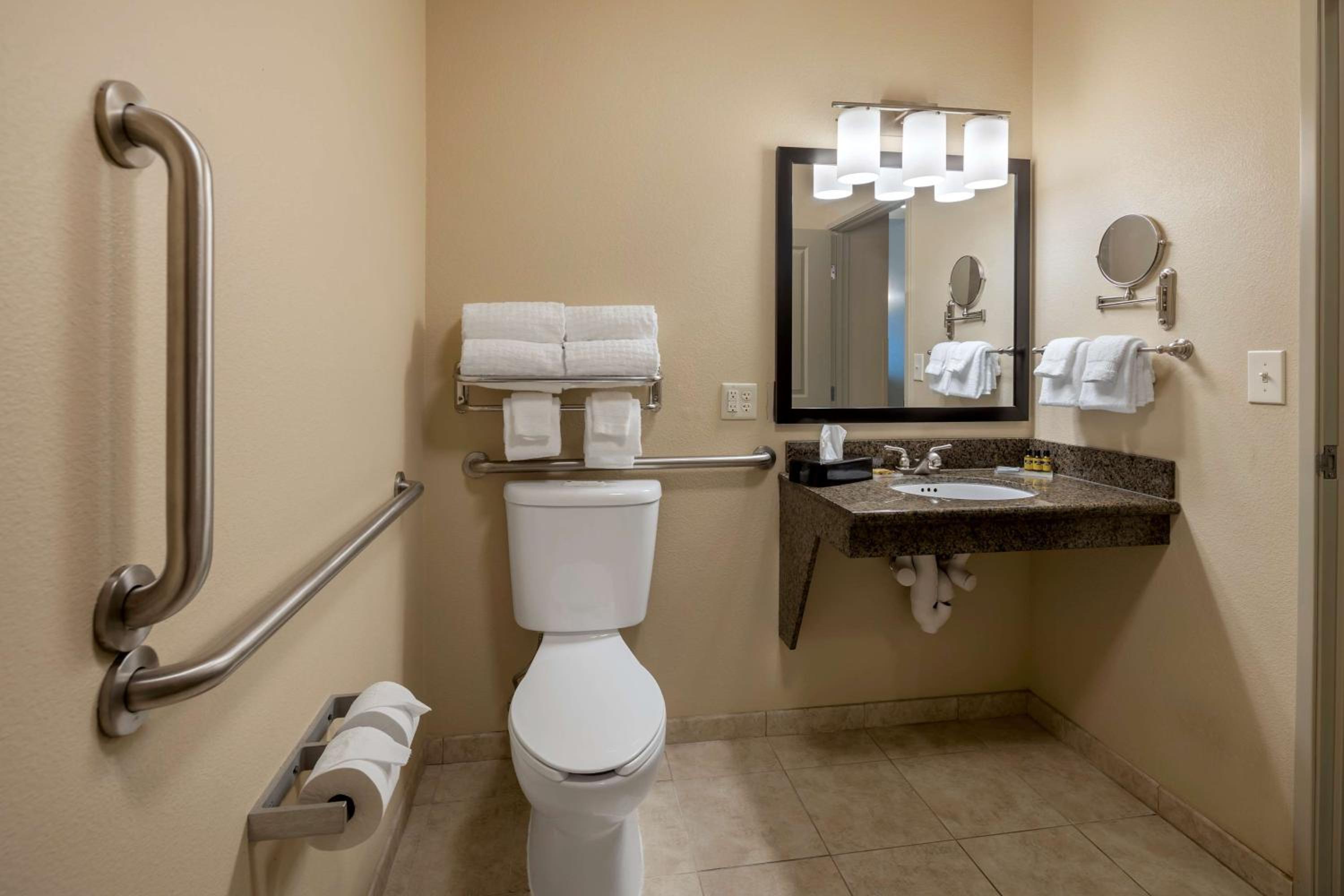 Queen Room with Two Queen Beds and Walk-In Shower - Mobility Accessible/Non-Smoking - Photo 8