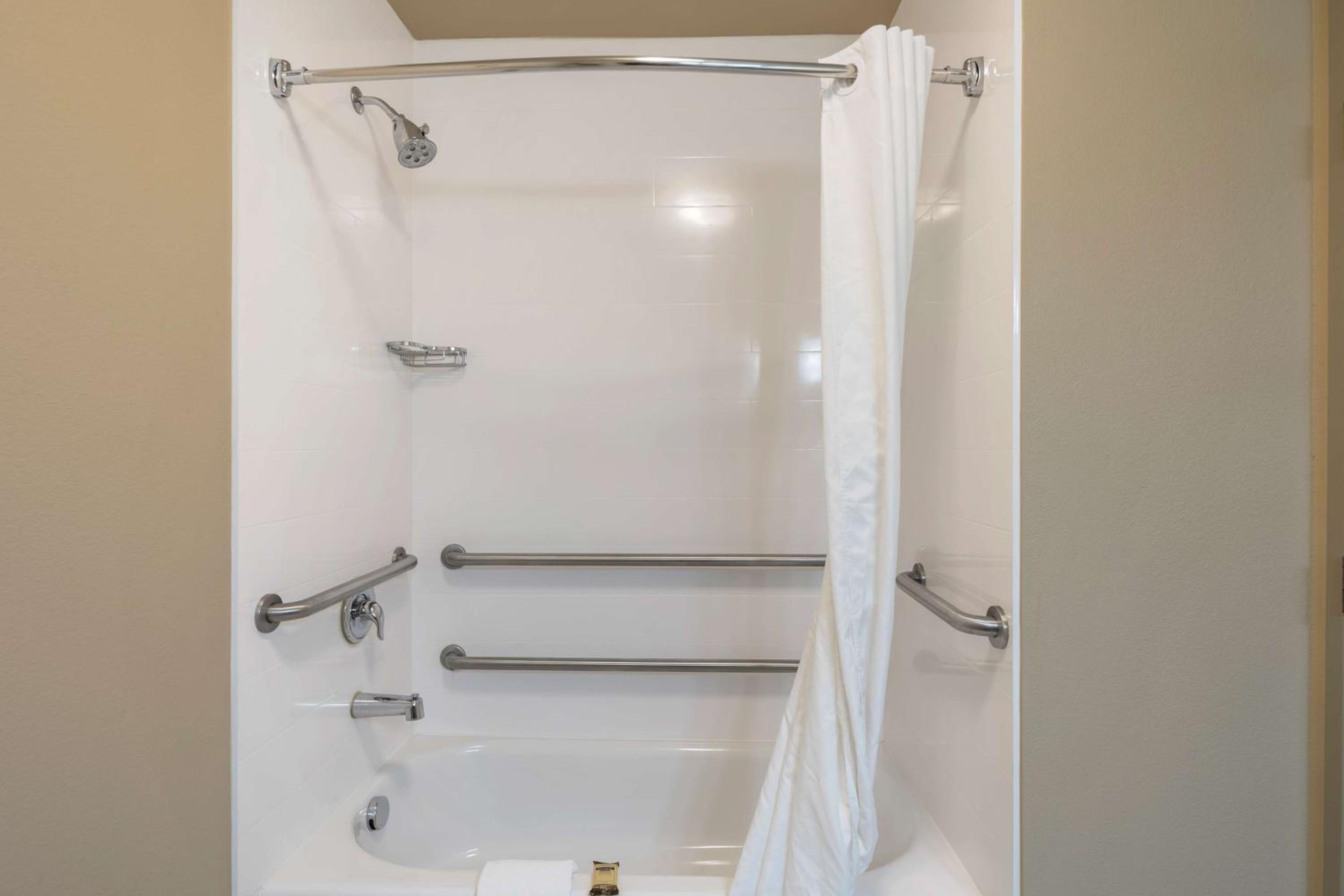 Queen Room with Two Queen Beds and Walk-In Shower - Mobility Accessible/Non-Smoking - Photo 7