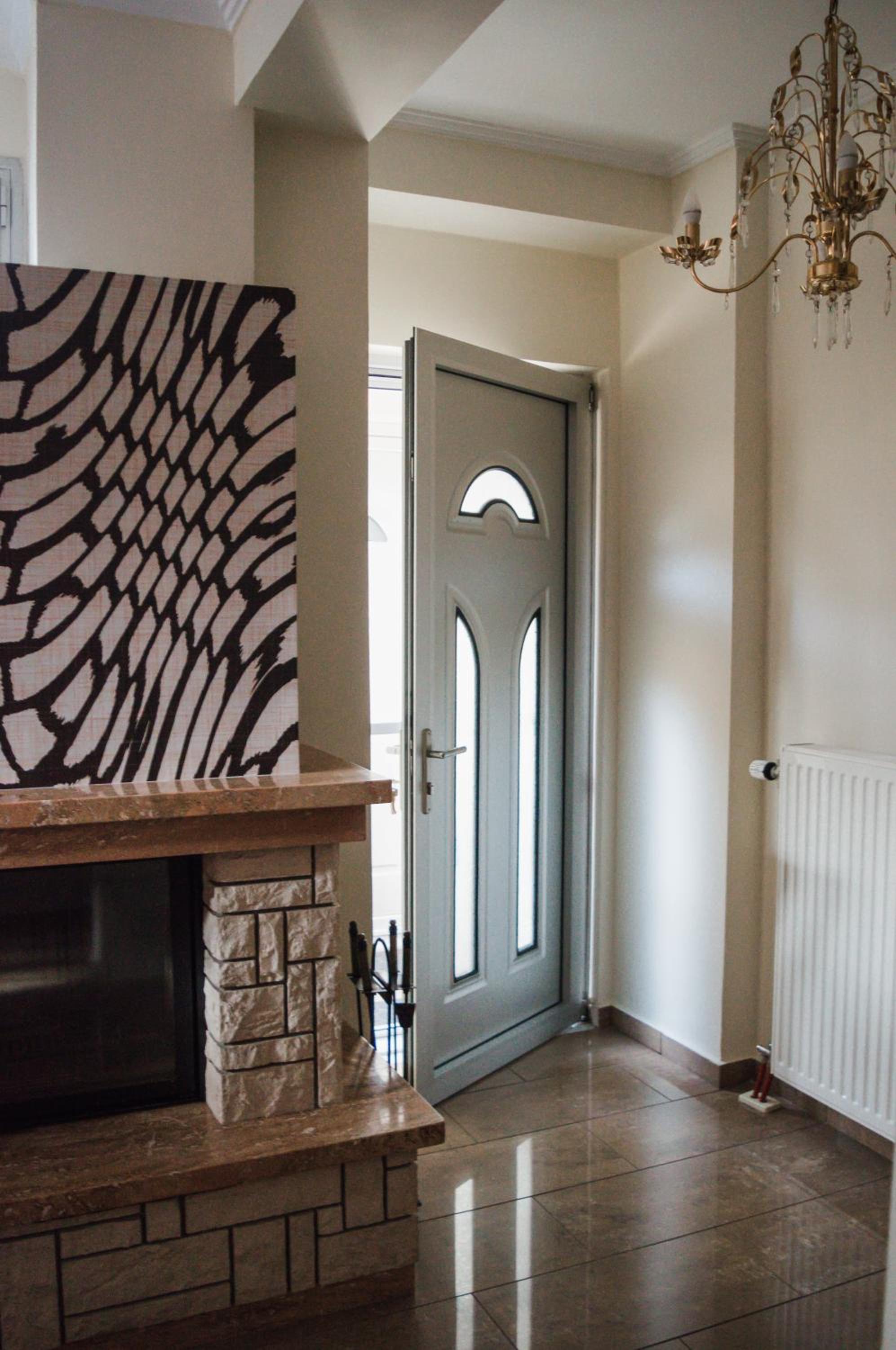 Two-Bedroom Apartment - Photo 2