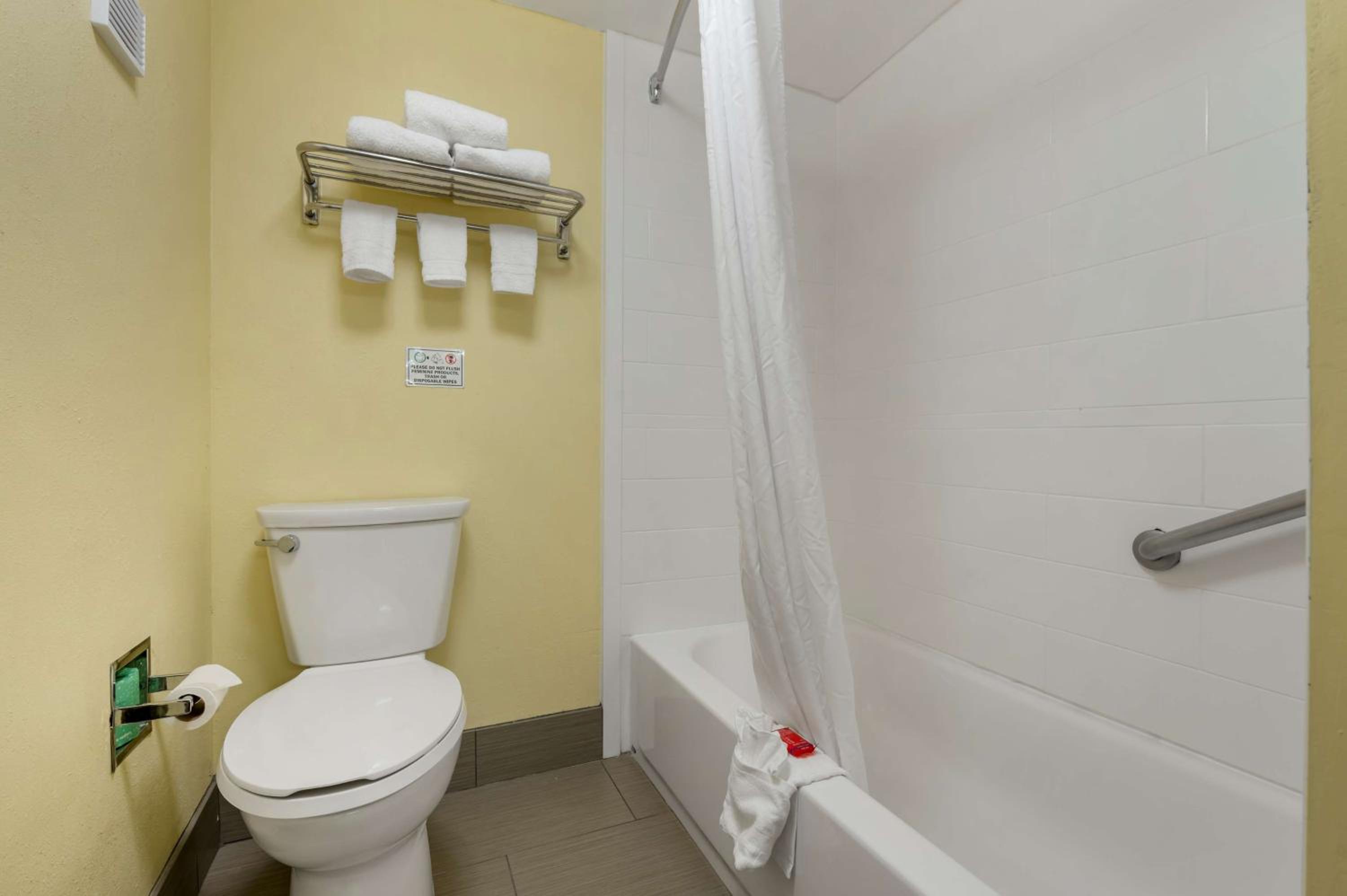 King Room - Non-Smoking - Photo 3