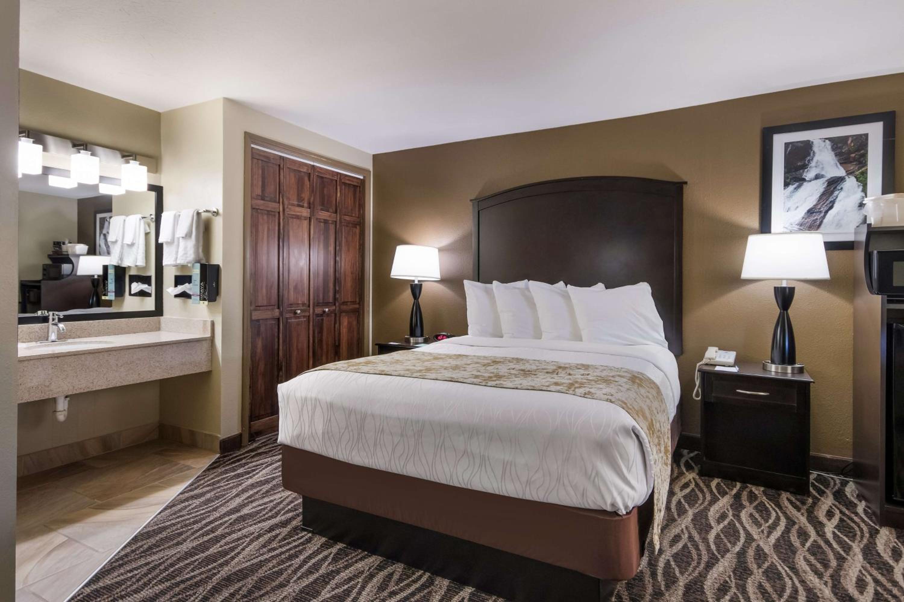 Queen Room photo 1