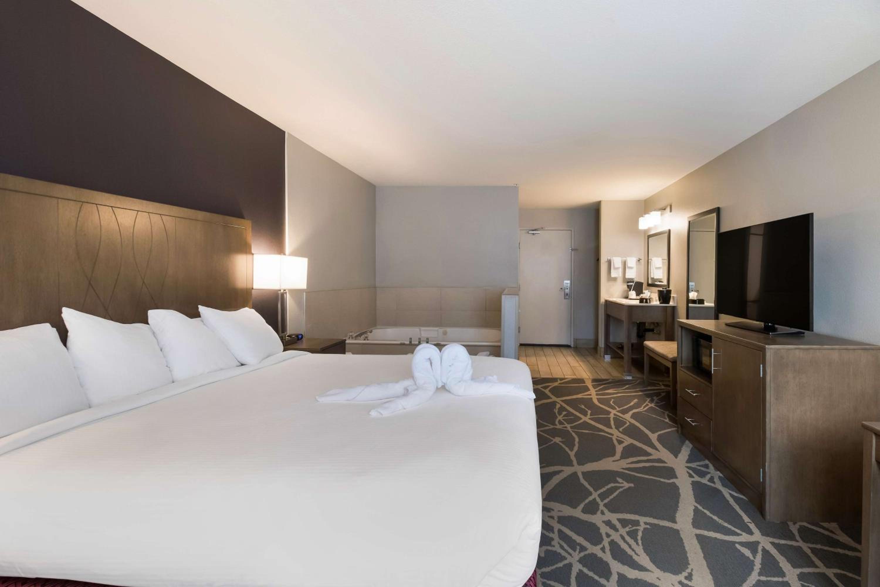 King Room with Whirlpool - Non-Smoking - Photo 3
