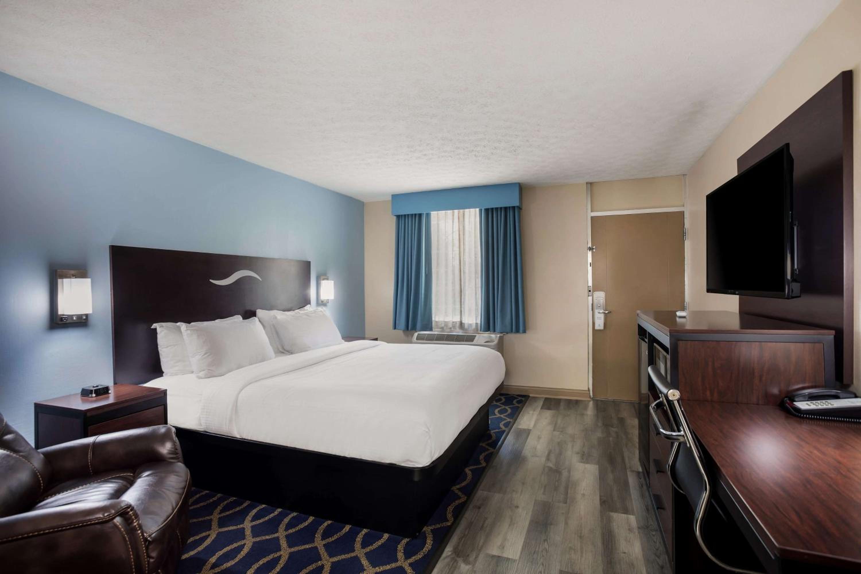 King Room with photo 1