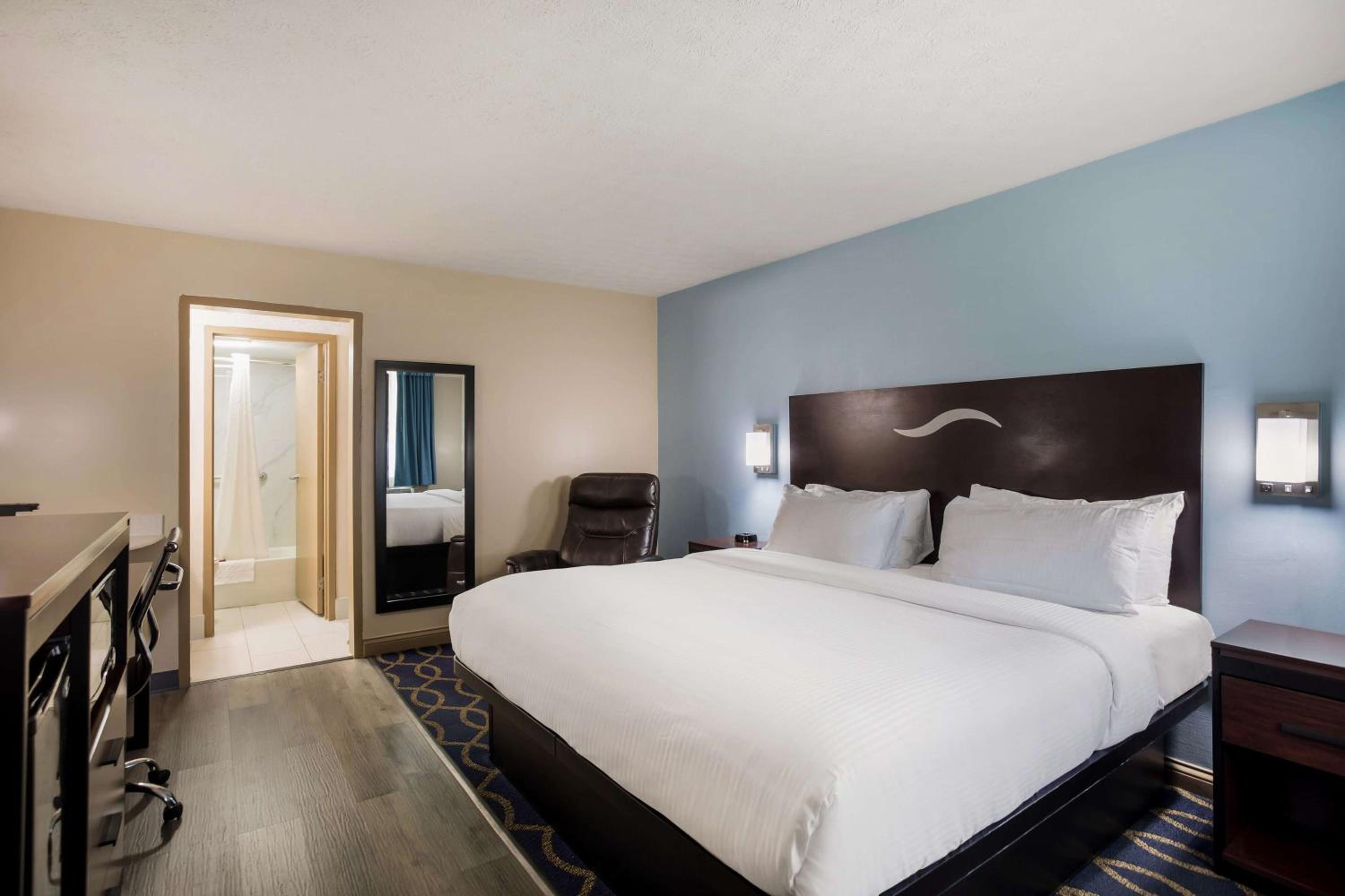 King Room with photo 2