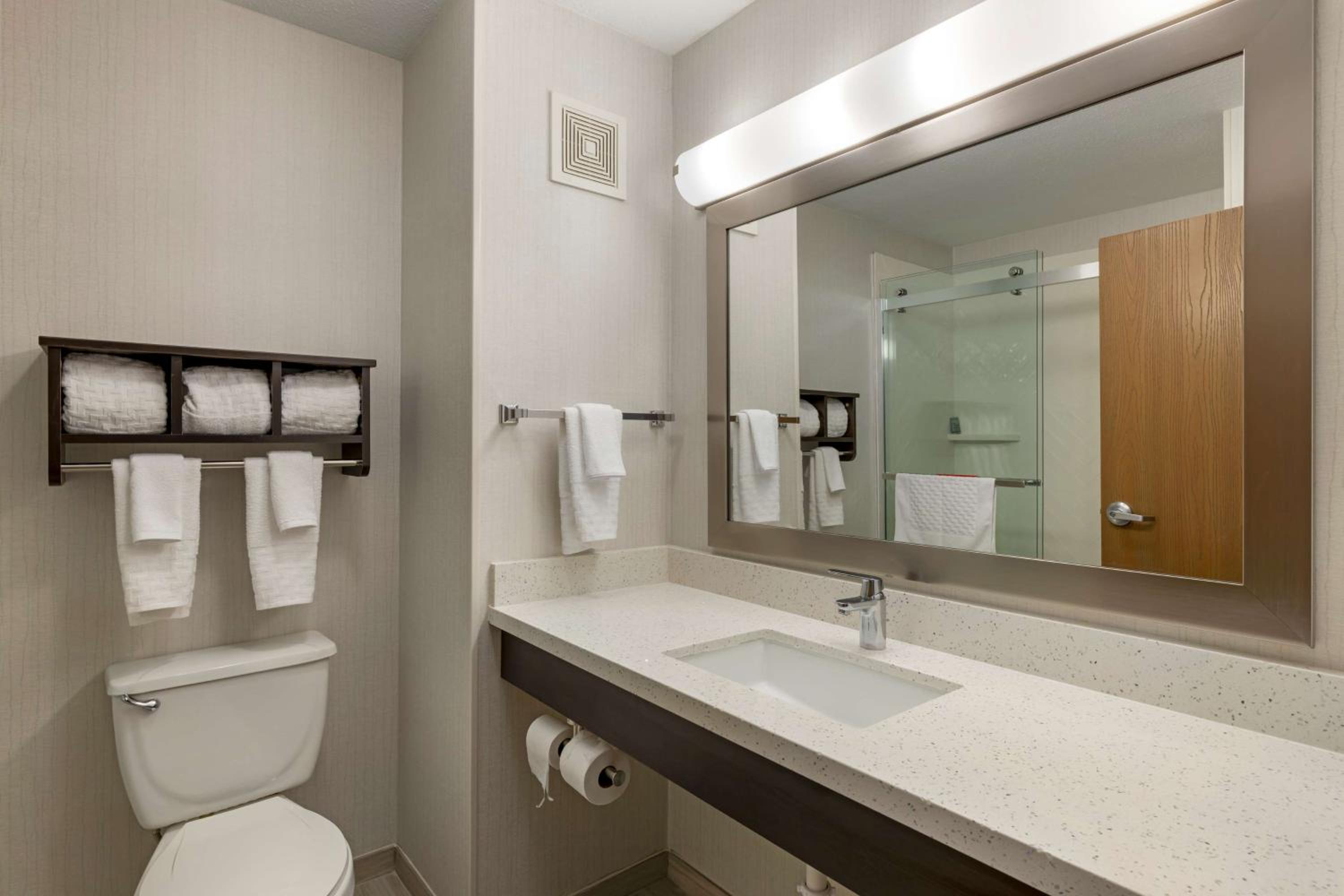 King Room with Bath Tub - Mobility Accessible/Non-Smoking - Photo 2