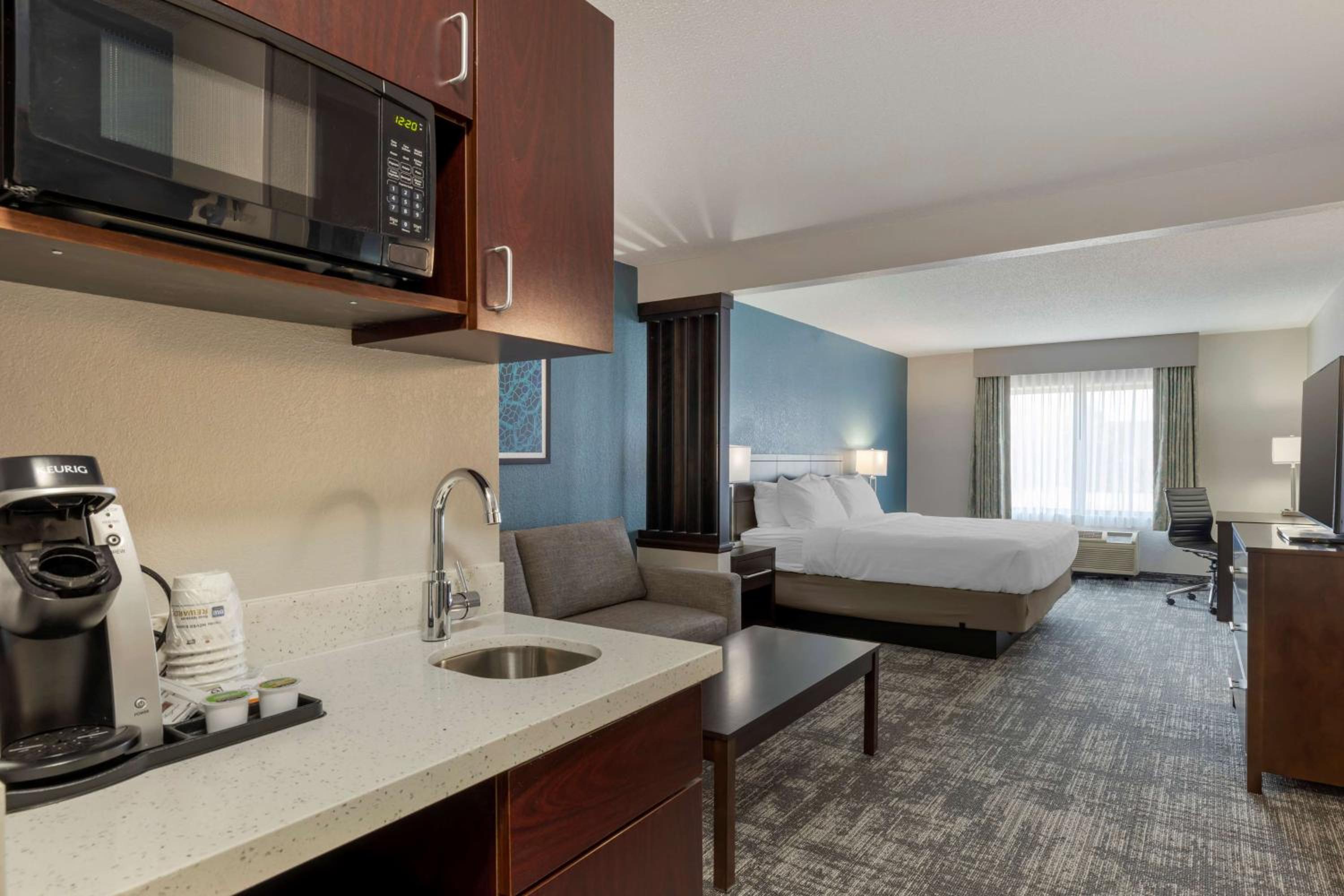 King Suite with Sofa Bed - Photo 2