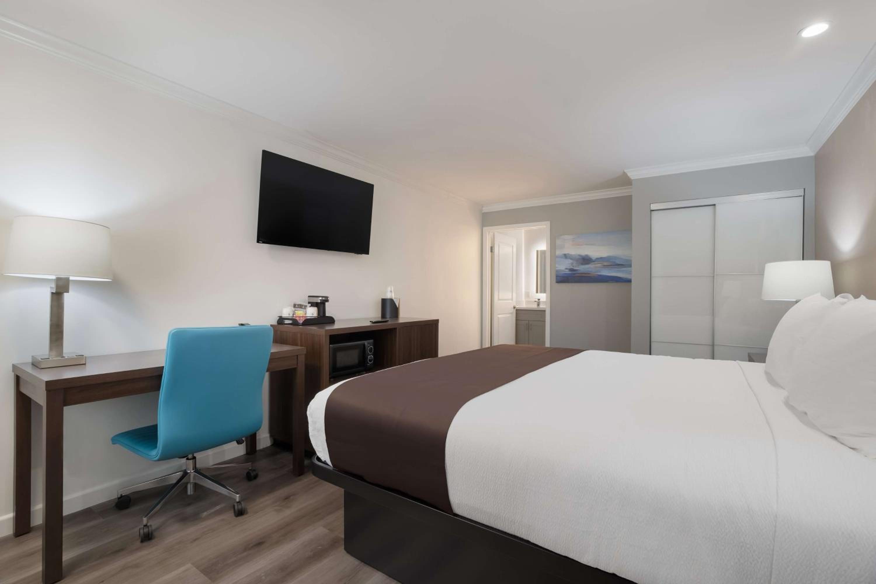 King Room - Non-Smoking - Photo 2