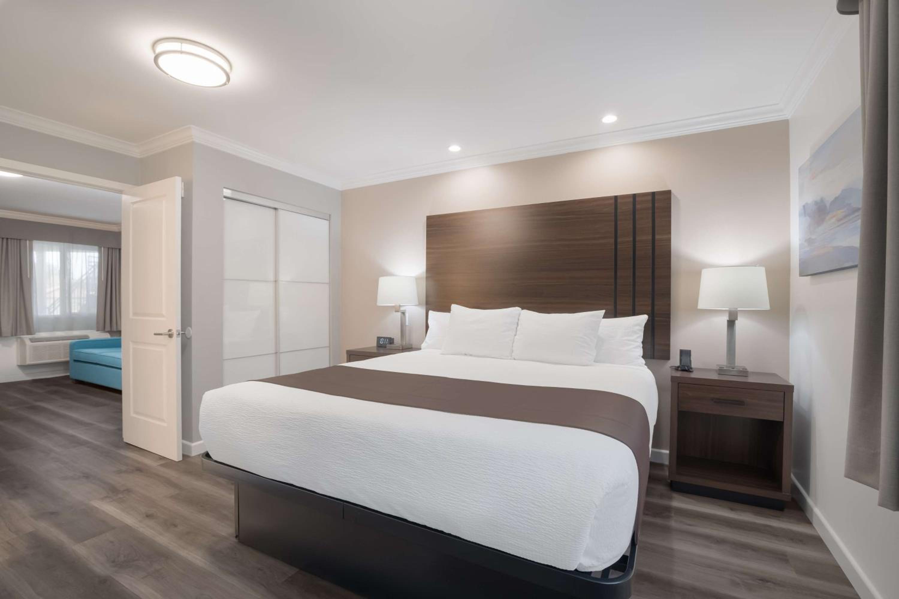 King Suite - Photo 3