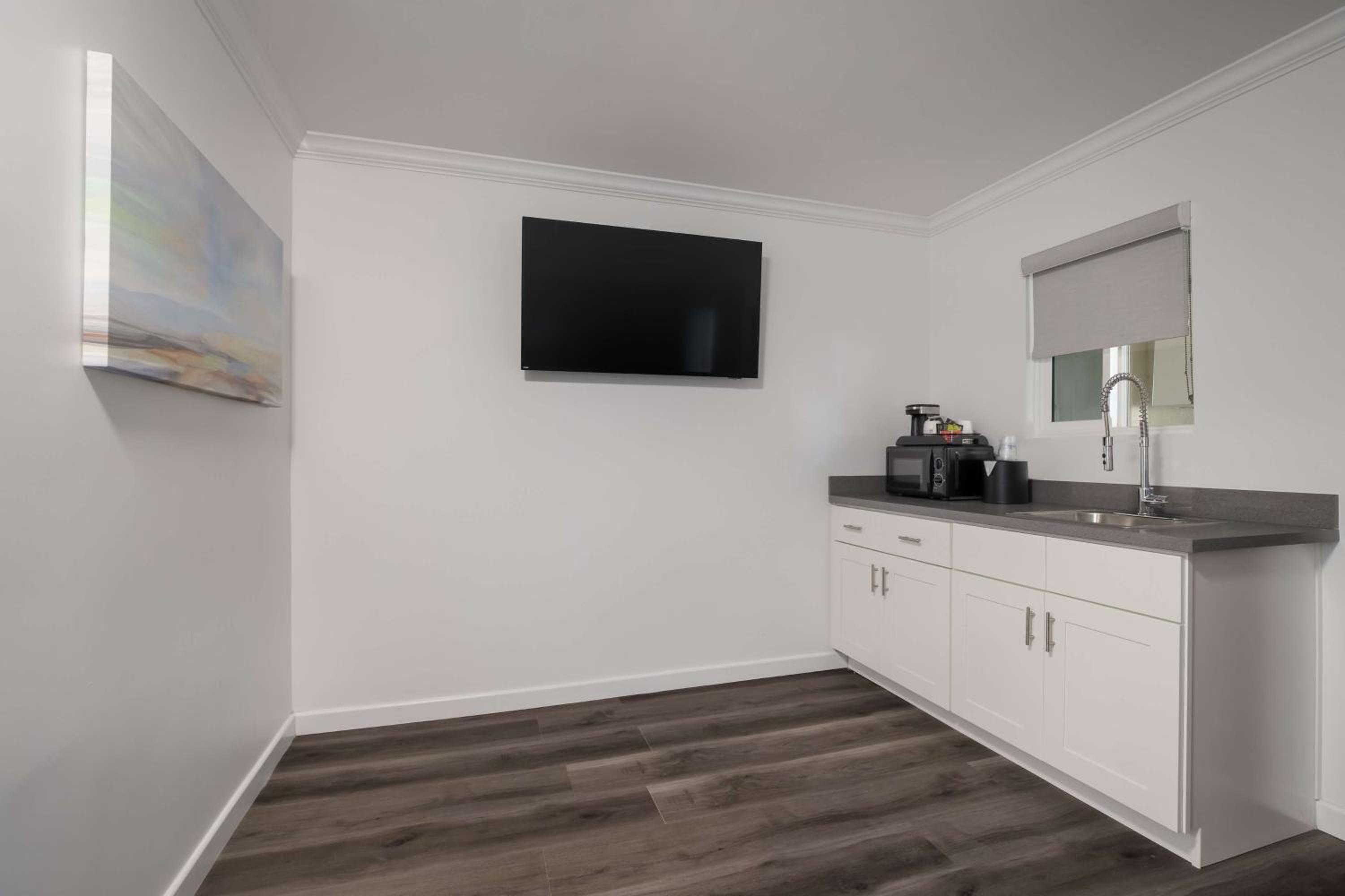 King Suite - Photo 4