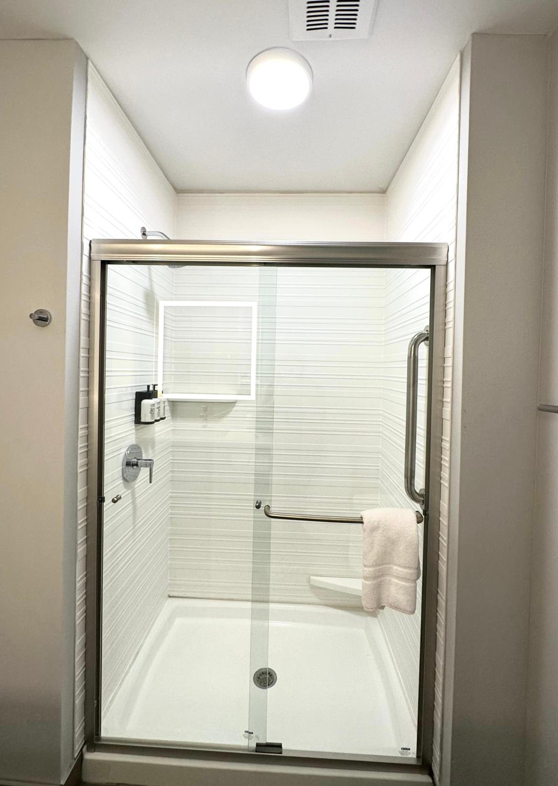 Standard King Room - Photo 3