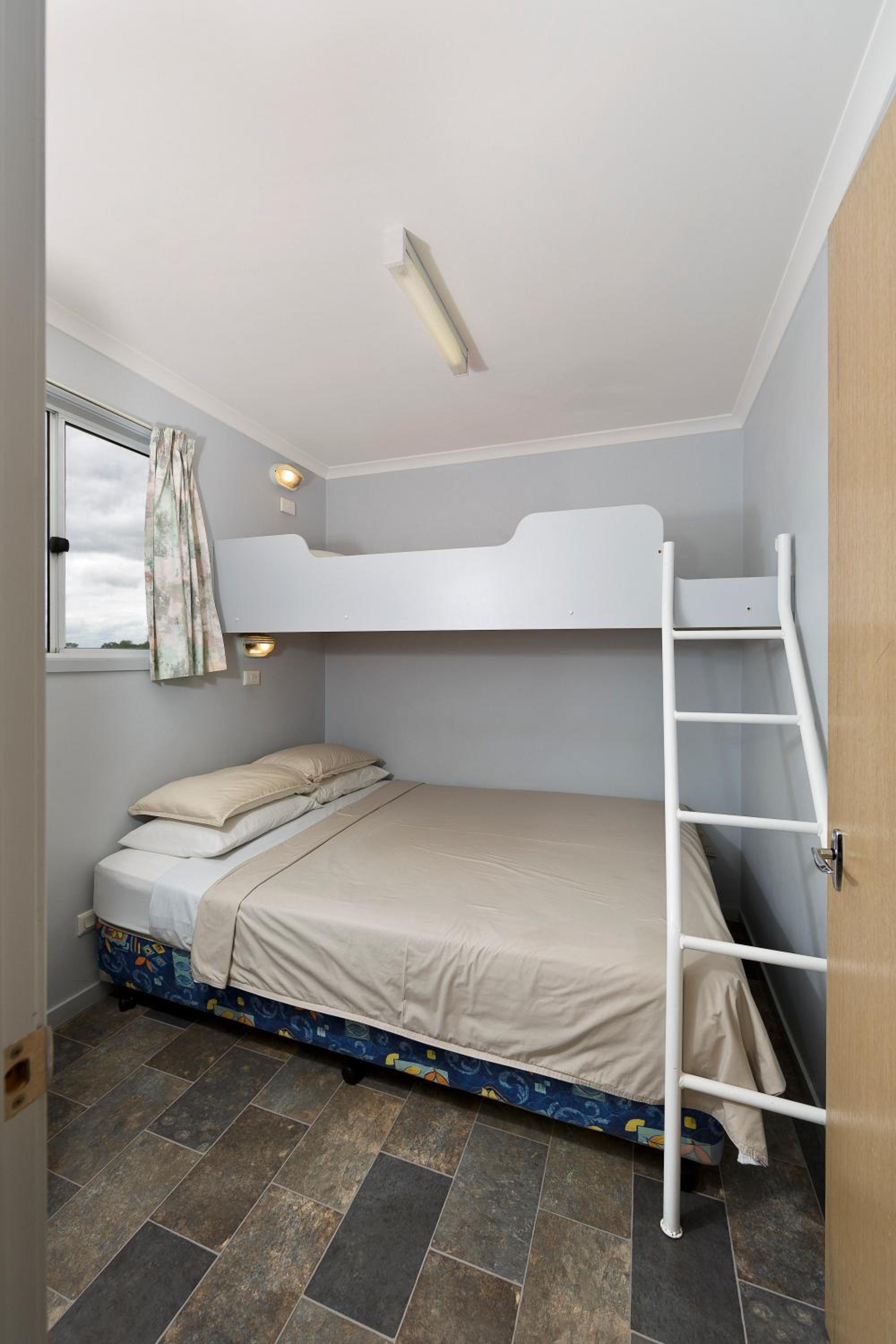 Standard One-Bedroom Cabin photo 3