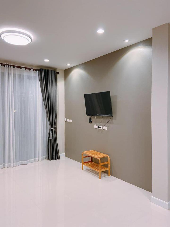 Two-Bedroom House - Photo 4